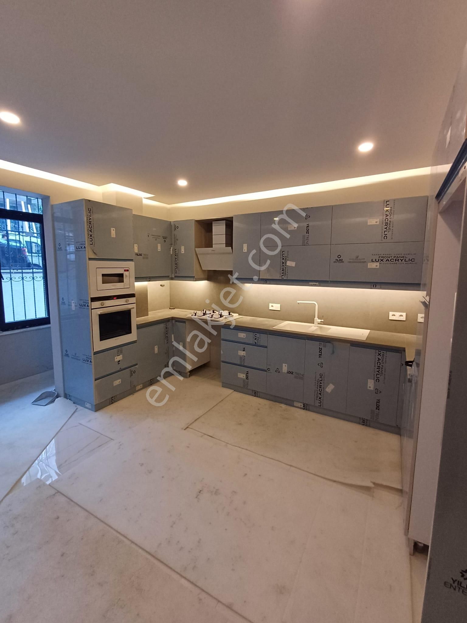 Avcılar Ambarlıda 3+1 Satılık Bahçe Katı Daire