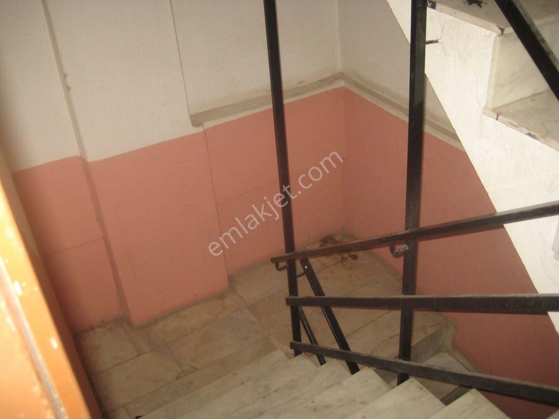 Menemen Kasımpaşa Mahallesinde Çarşıda Merkezde Kiralık 3+1 Dare - Görsel 11