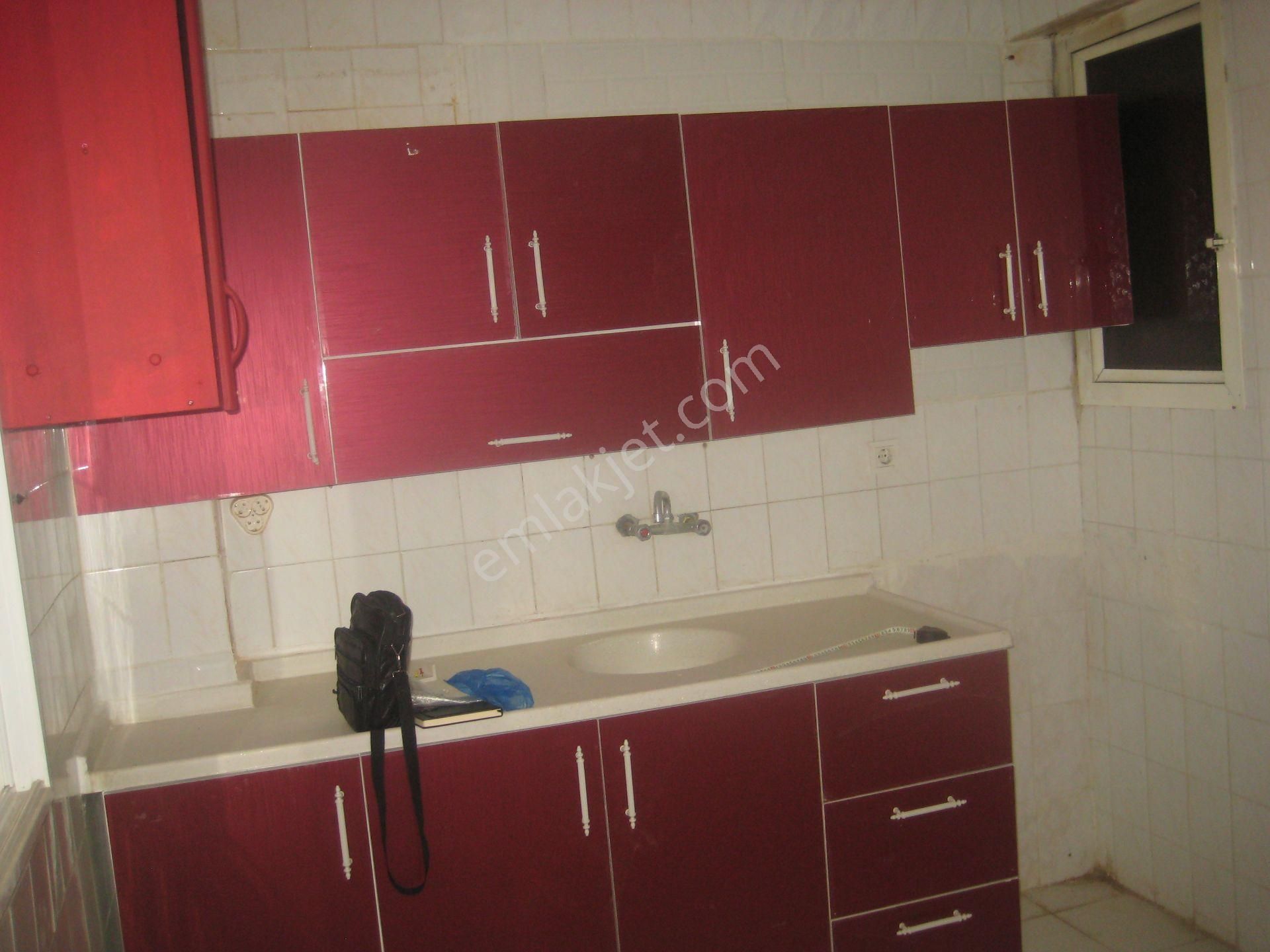 Menemen Kasımpaşa Mahallesinde Çarşıda Merkezde Kiralık 3+1 Dare