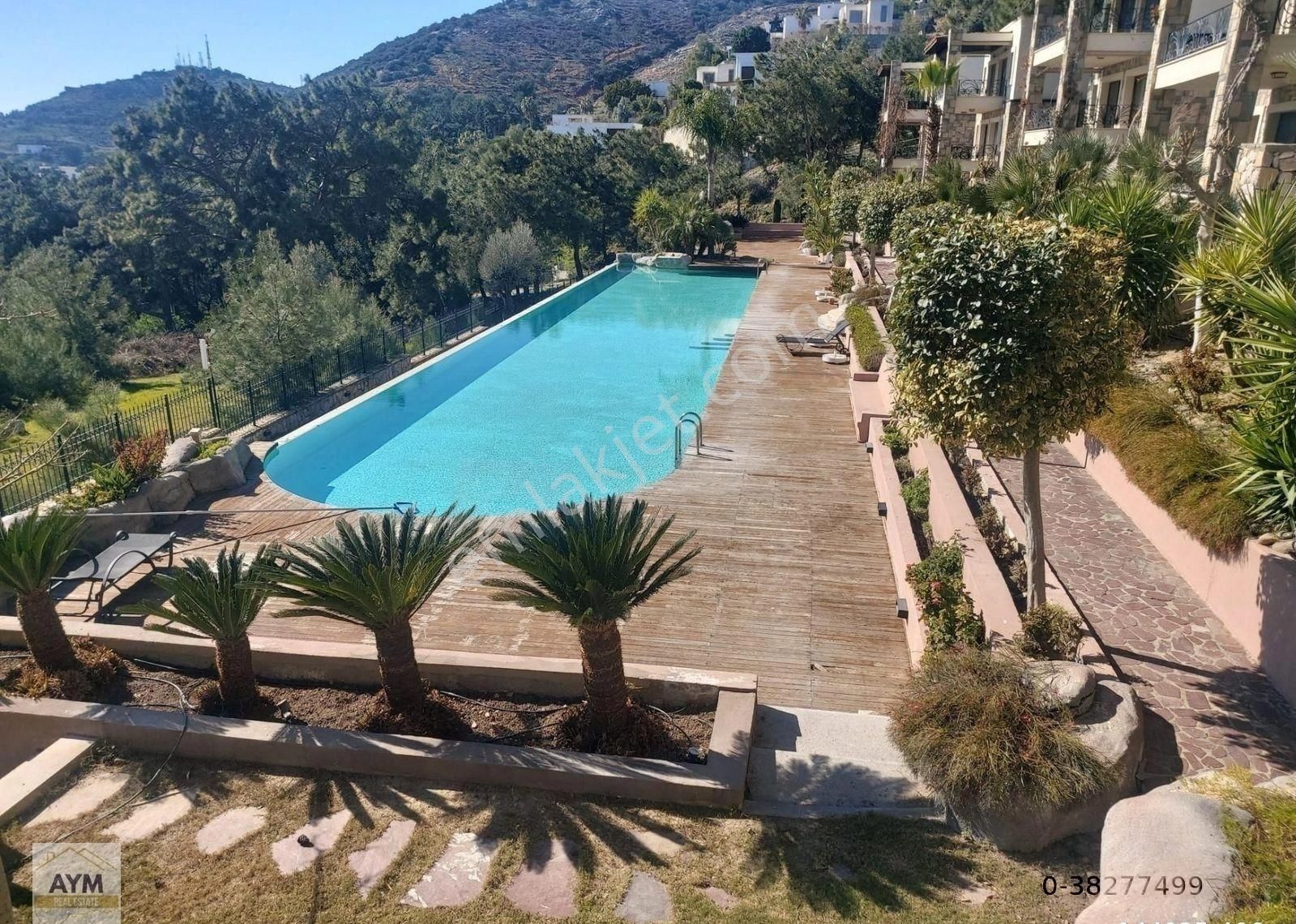 Bodrum Merkez Havuzlu Sitede Satılık Giriş Kat 2+1 Daire