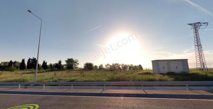 Arnavutköy Yassıörende Satılık Arsa , 418 M2 Hisseli Yolu Var