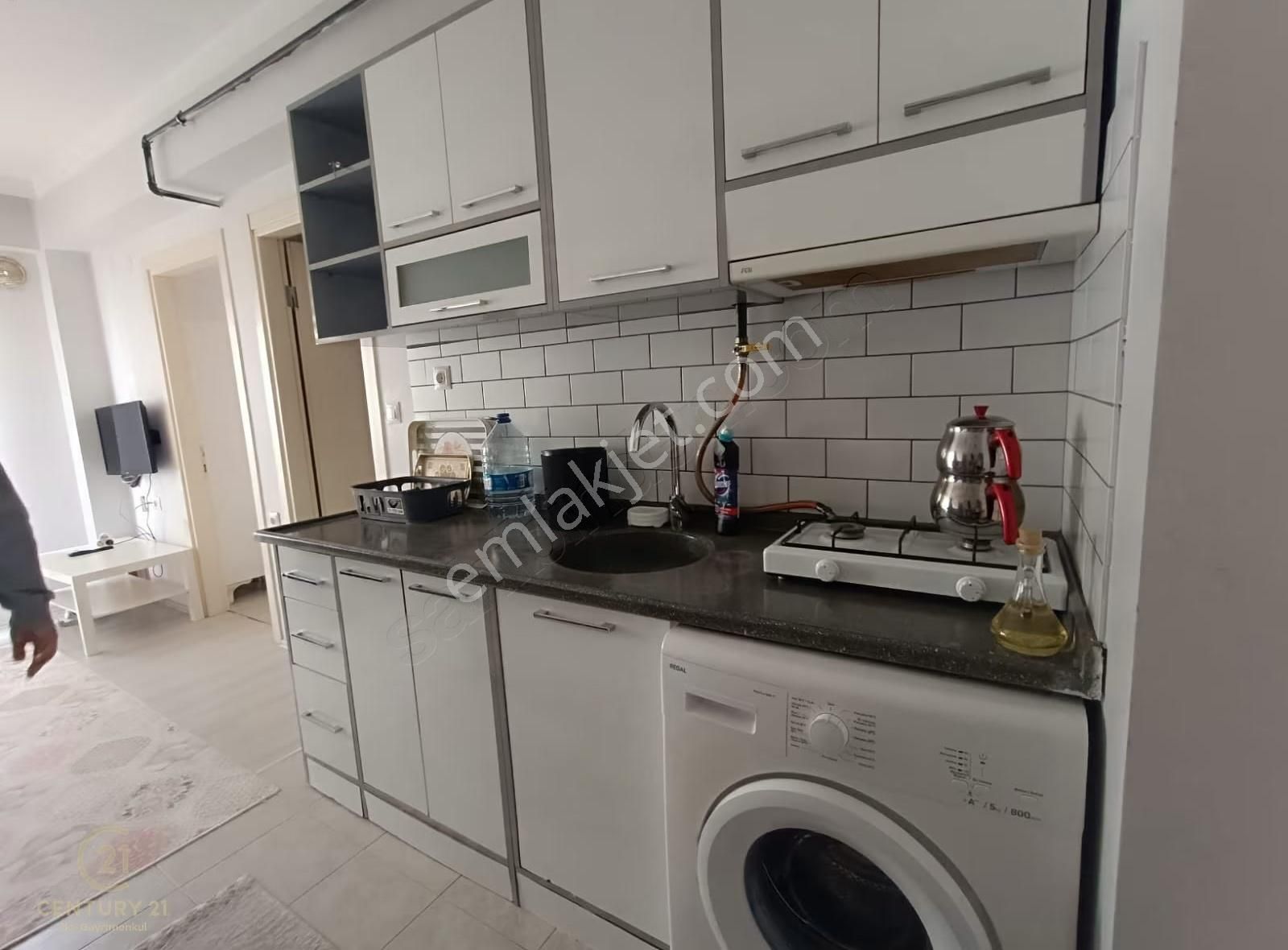 Century21 Bal 'dan Gop'ta Eşyalı Kiralık 1+1 - Görsel 2