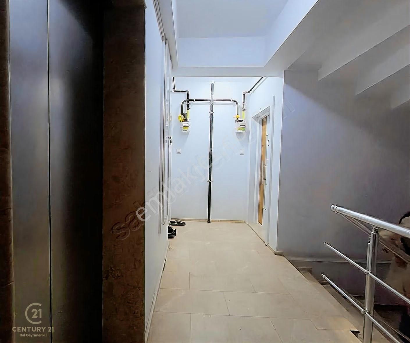 Century21 Bal 'dan Gop'ta Eşyalı Kiralık 1+1 - Görsel 18