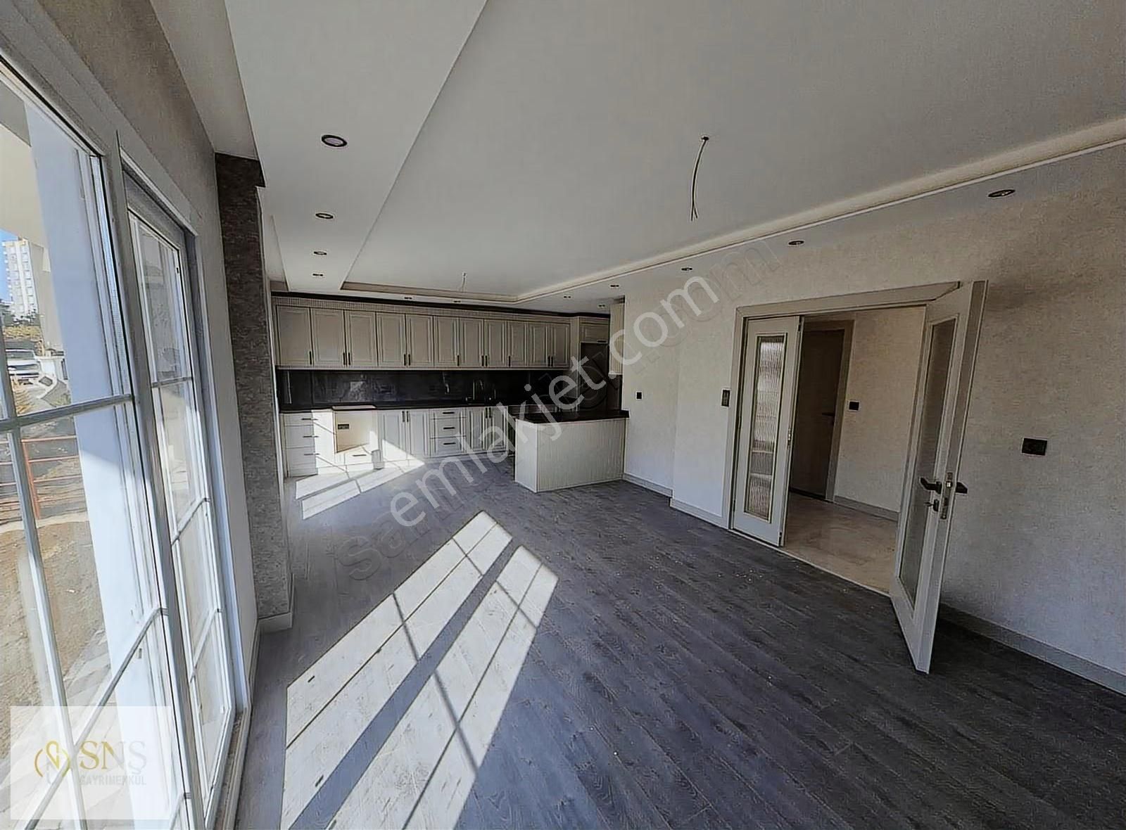 Şehrin İçinde Müstakil Bir Yaşam İçin 5+1 Satılık Villa - Görsel 17