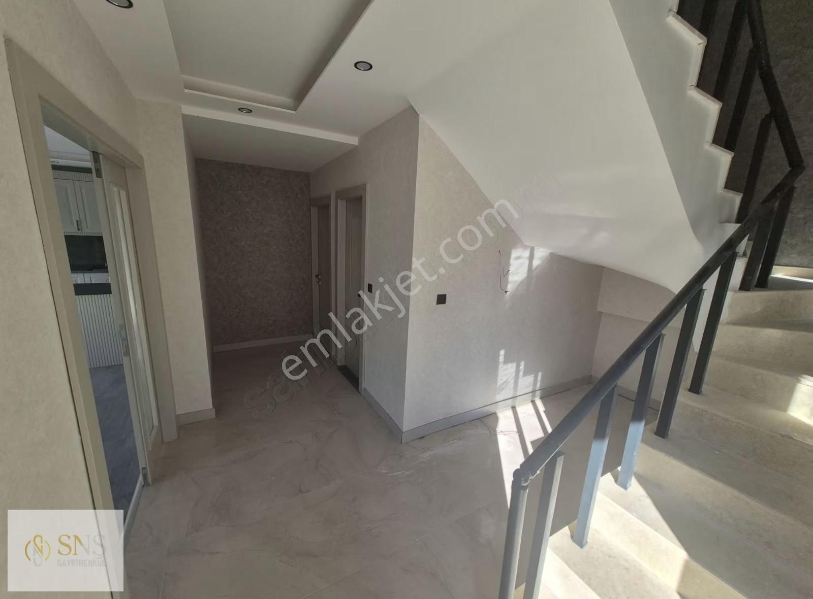 Şehrin İçinde Müstakil Bir Yaşam İçin 5+1 Satılık Villa - Görsel 14