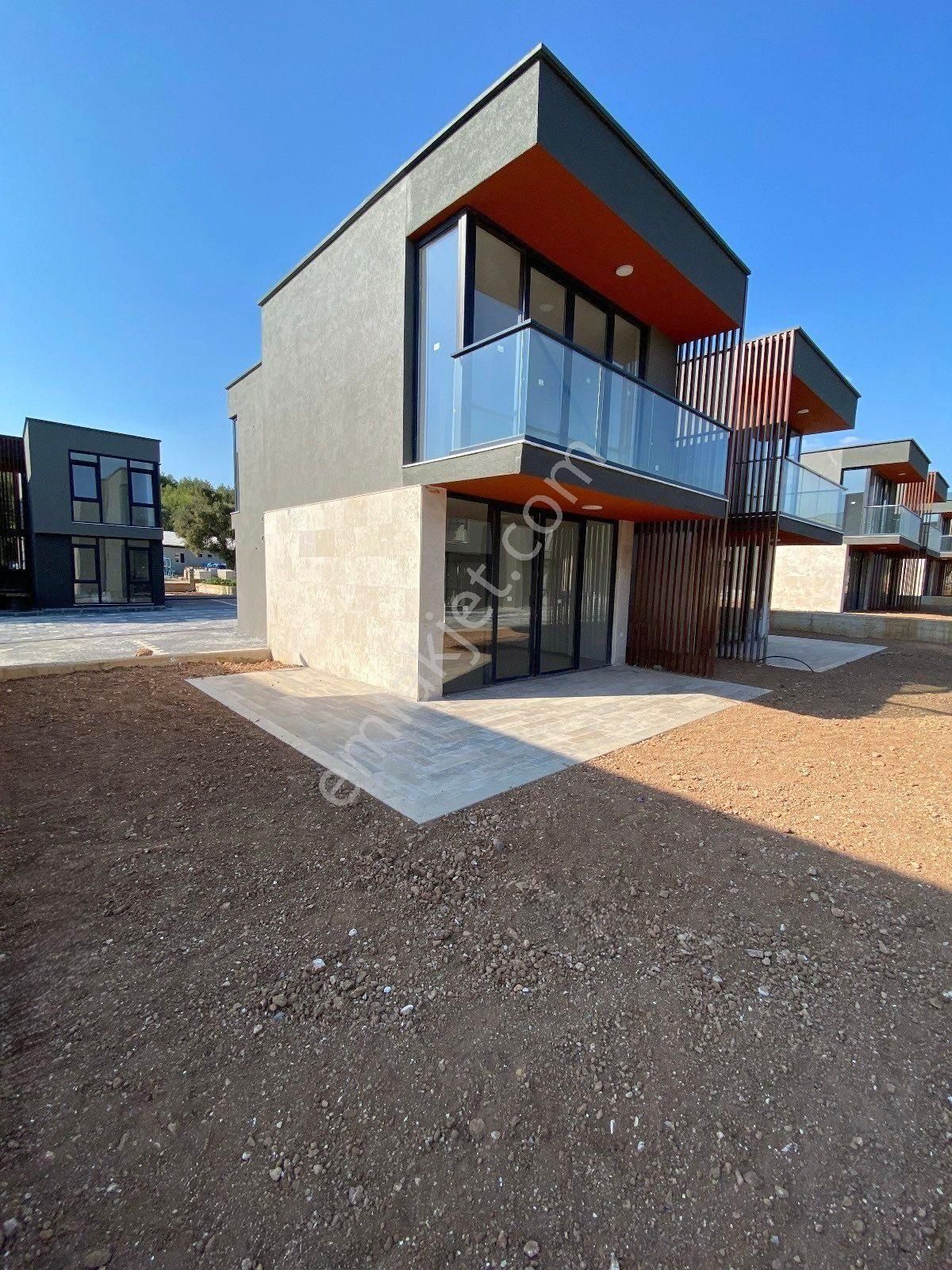 İris Aura Sitesi’nde 1+1 Geniş Bahçeli Daire