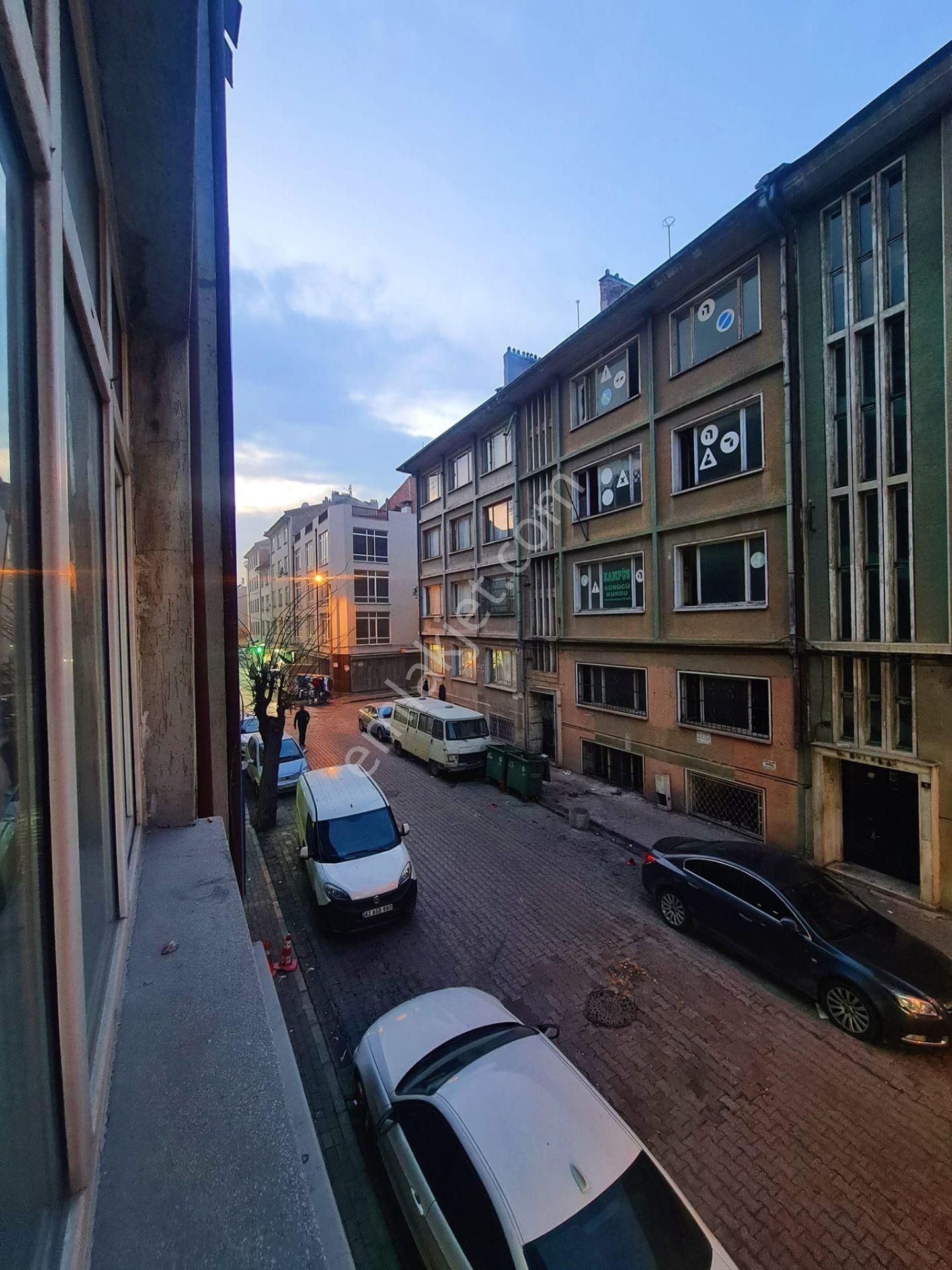 Sahibiatada Fırsat Alaadine Cephe Kombili Satılık 3+1 Boş Daire