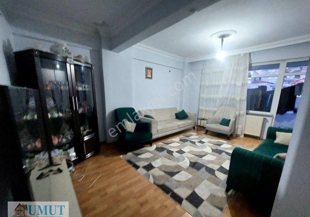 Gaziosmanpaşa Küçükköy Yeni Mah De Acil Satılık Daire Kot. 2. 2+1 100 M2