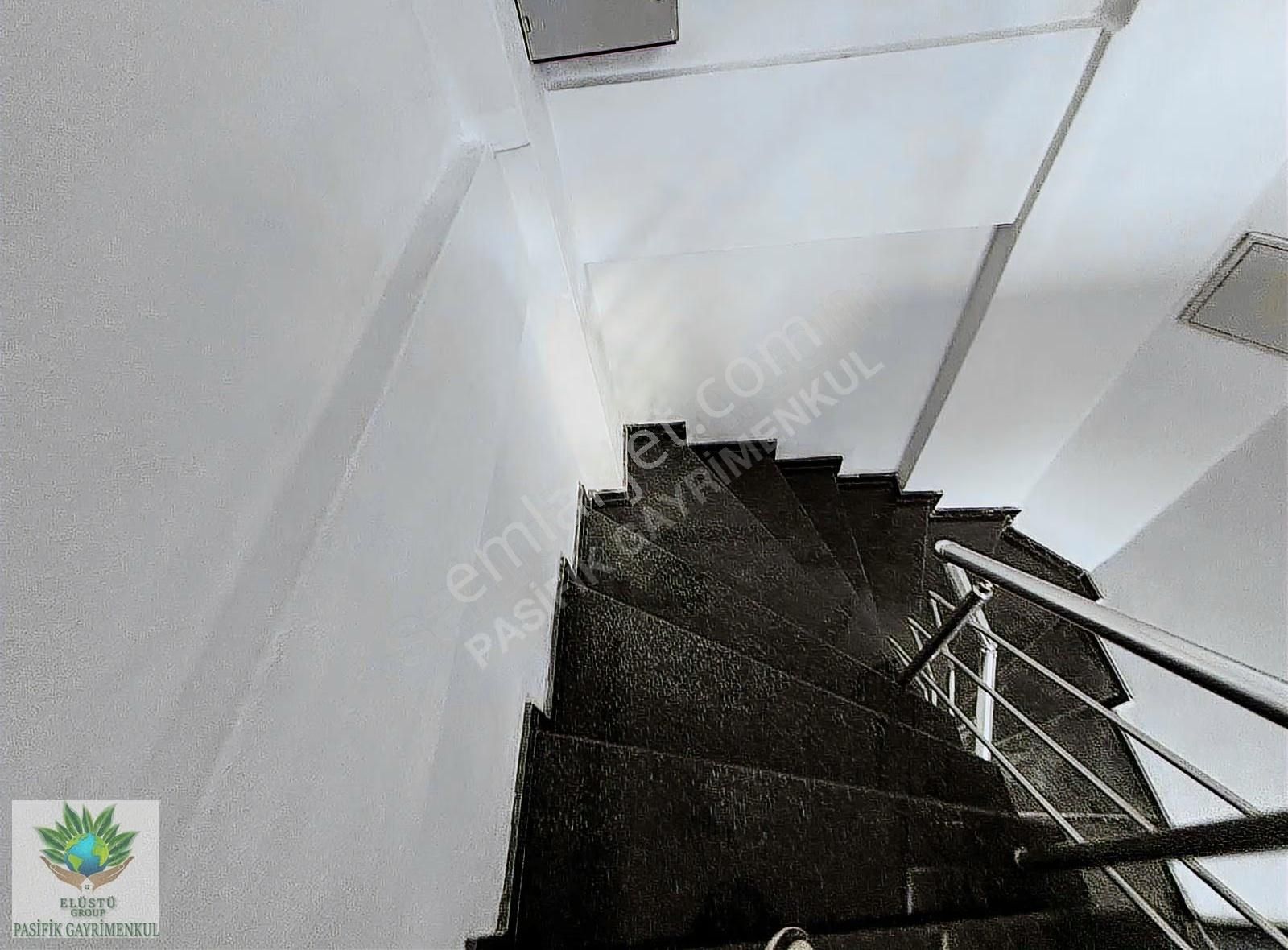 Pasifikten Bayraklı Sakarya Caddesi Üzeri Kiralık 4+1 2 Kat Ofis - Görsel 2
