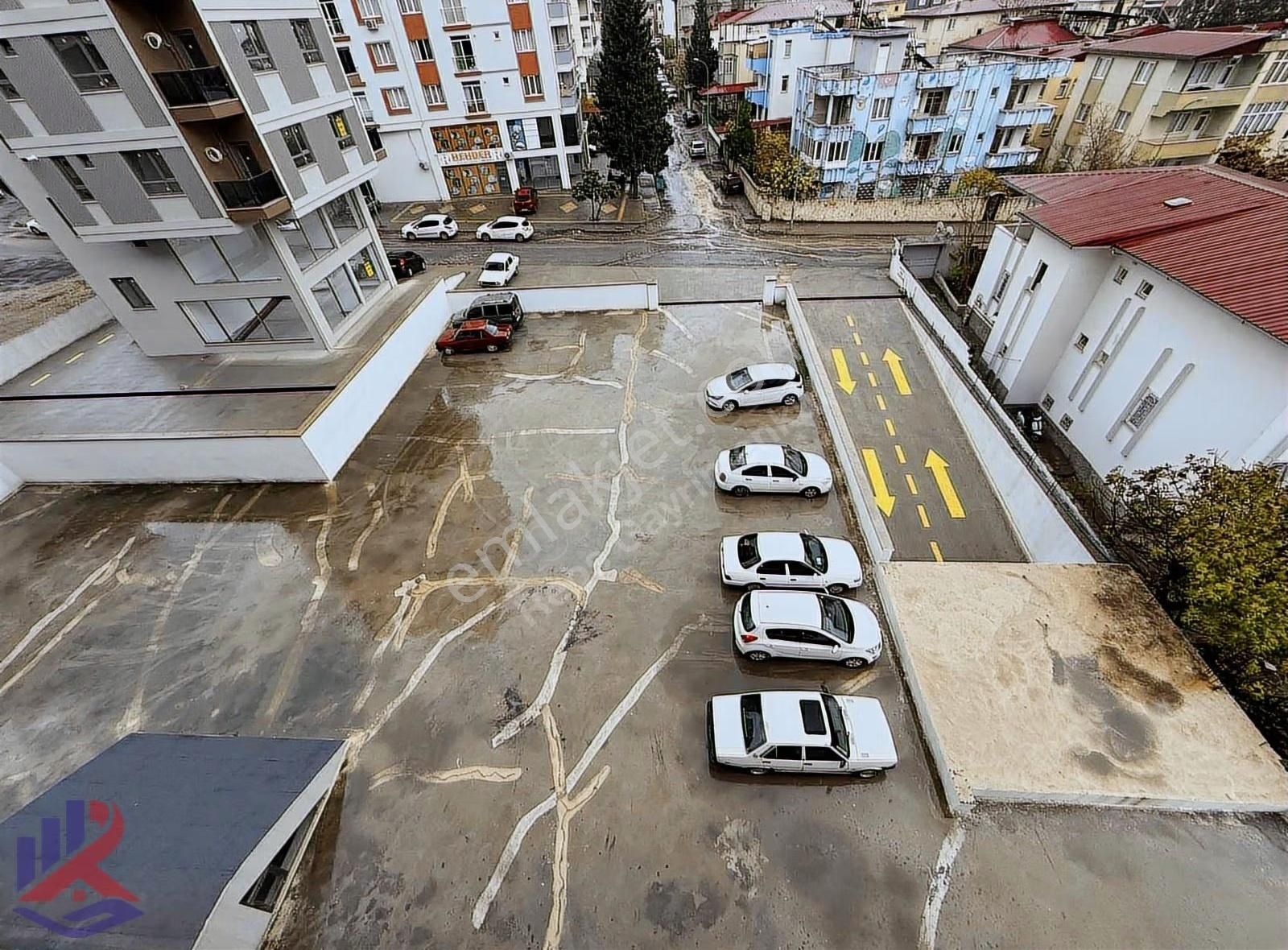 Reos Gayrimenkul'den Çarşı Merkezde Kiralık 4+0 Ofis - Görsel 6