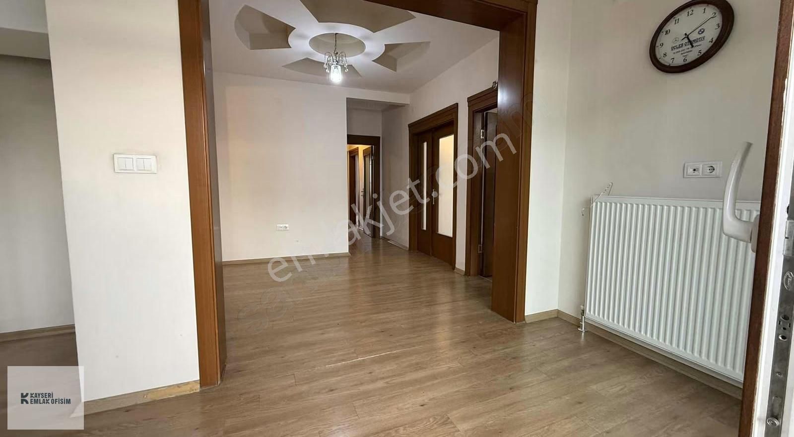 Emlak Ofisimden Talas Bahçelievler Mah. 3+1 Satılık Geniş Daire - Görsel 8