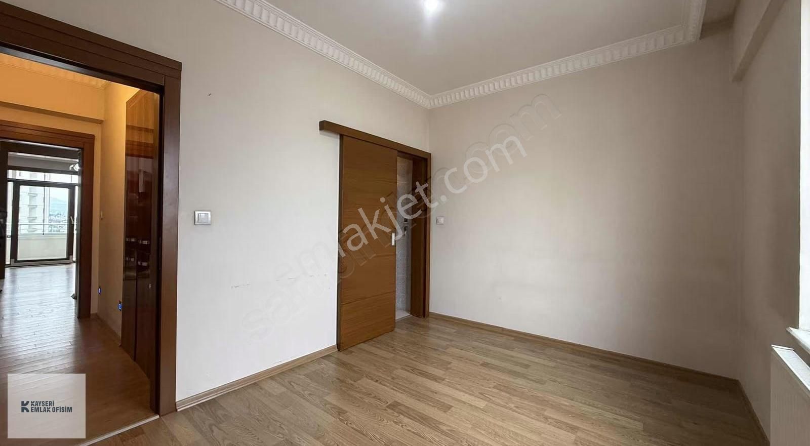 Emlak Ofisimden Talas Bahçelievler Mah. 3+1 Satılık Geniş Daire - Görsel 4