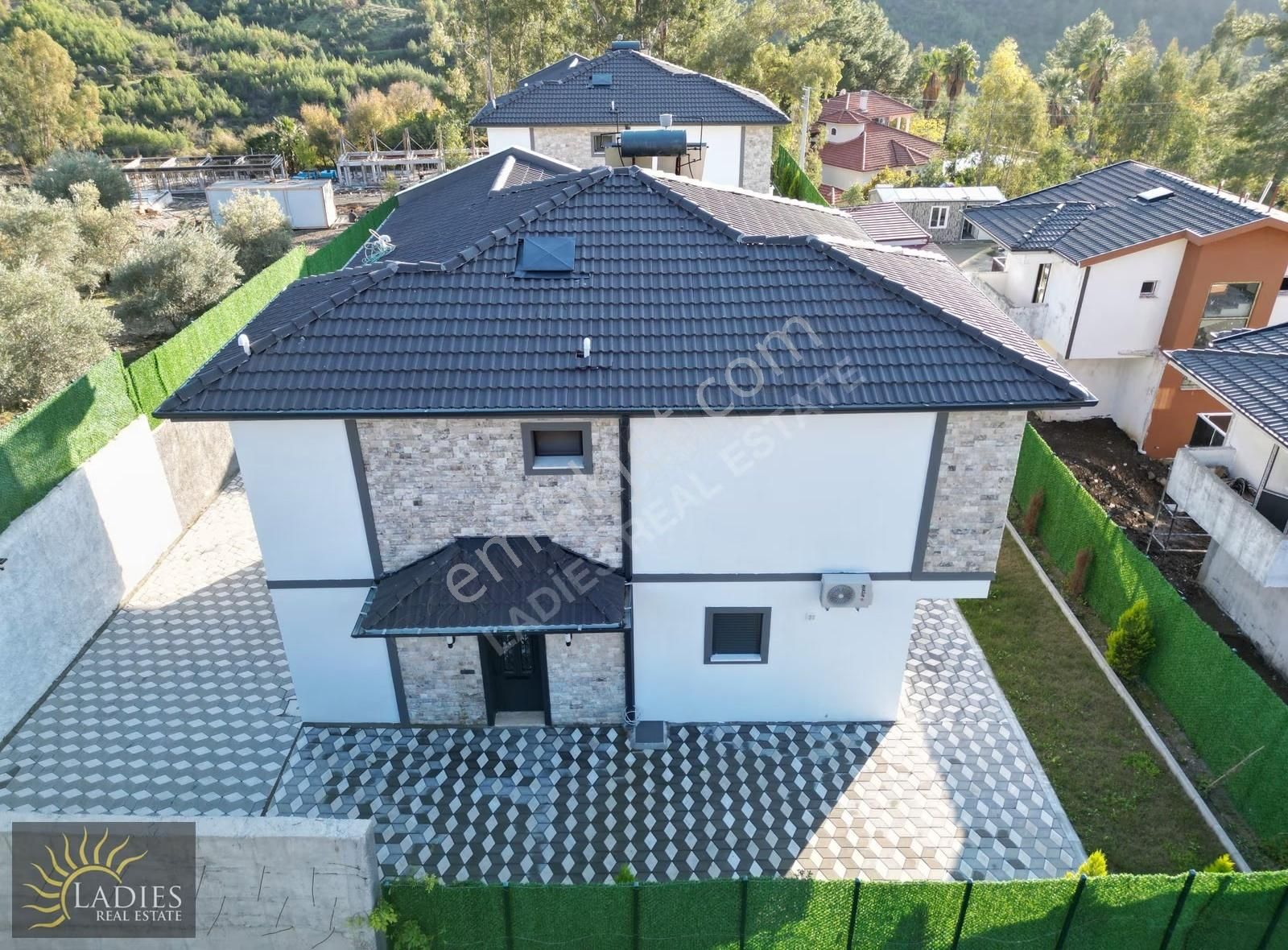Ladies Emlak'tan Akkaya'da Satılık Havuzlu Villa - Görsel 3