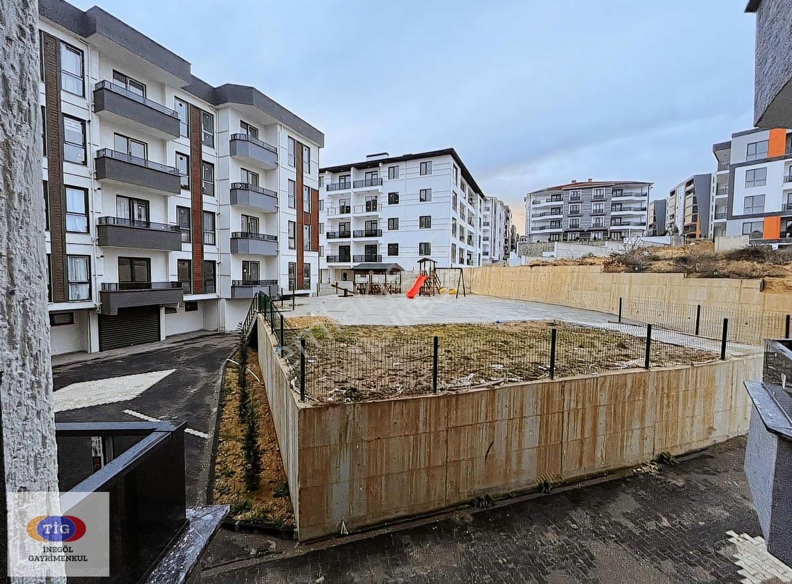 Tig'den Akhisar'da 1+1 Satılık Daire