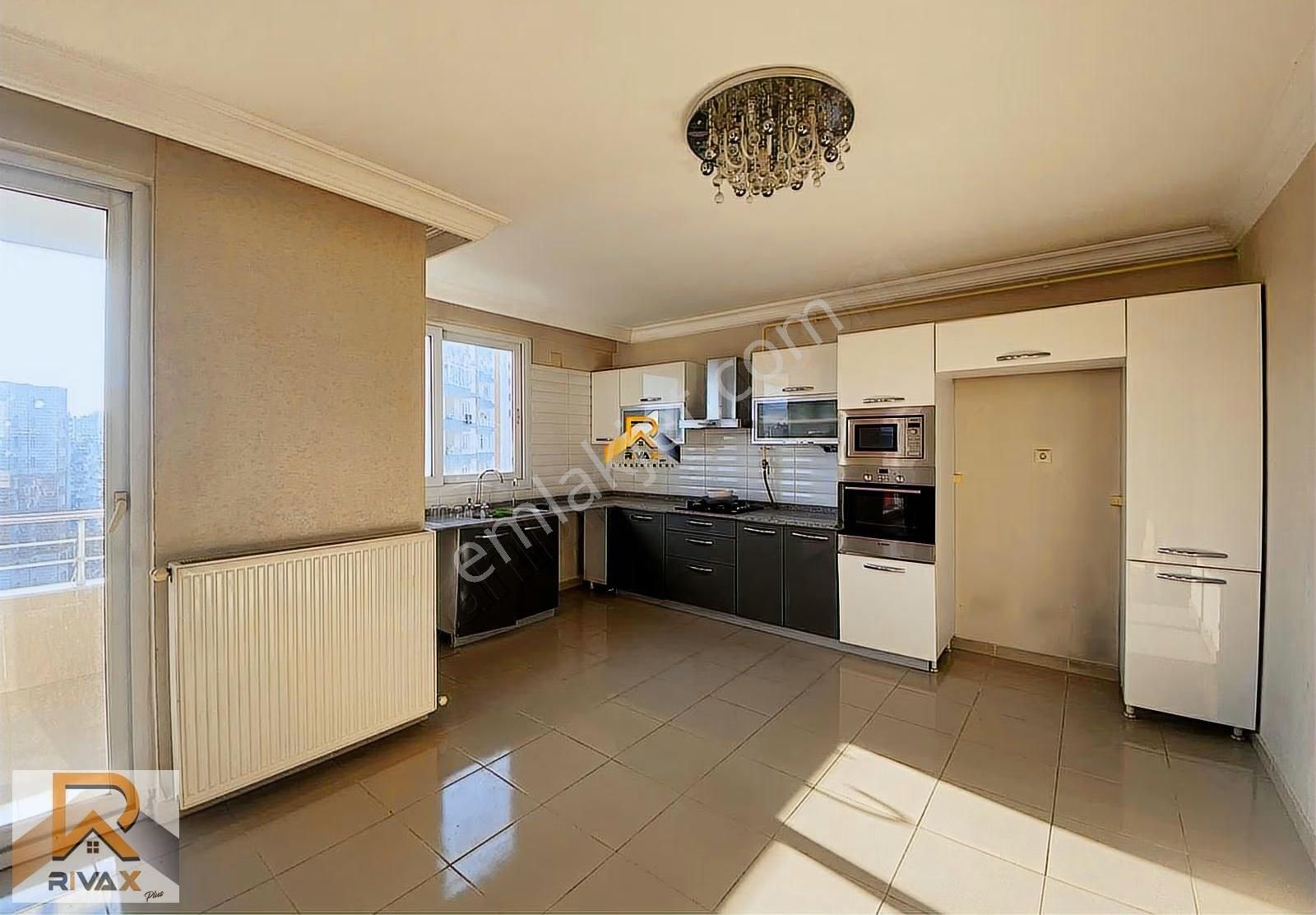 Rivax'tan Merkez Mahallesinin Göbeğinde Site İçi Geniş Ferah 3+1