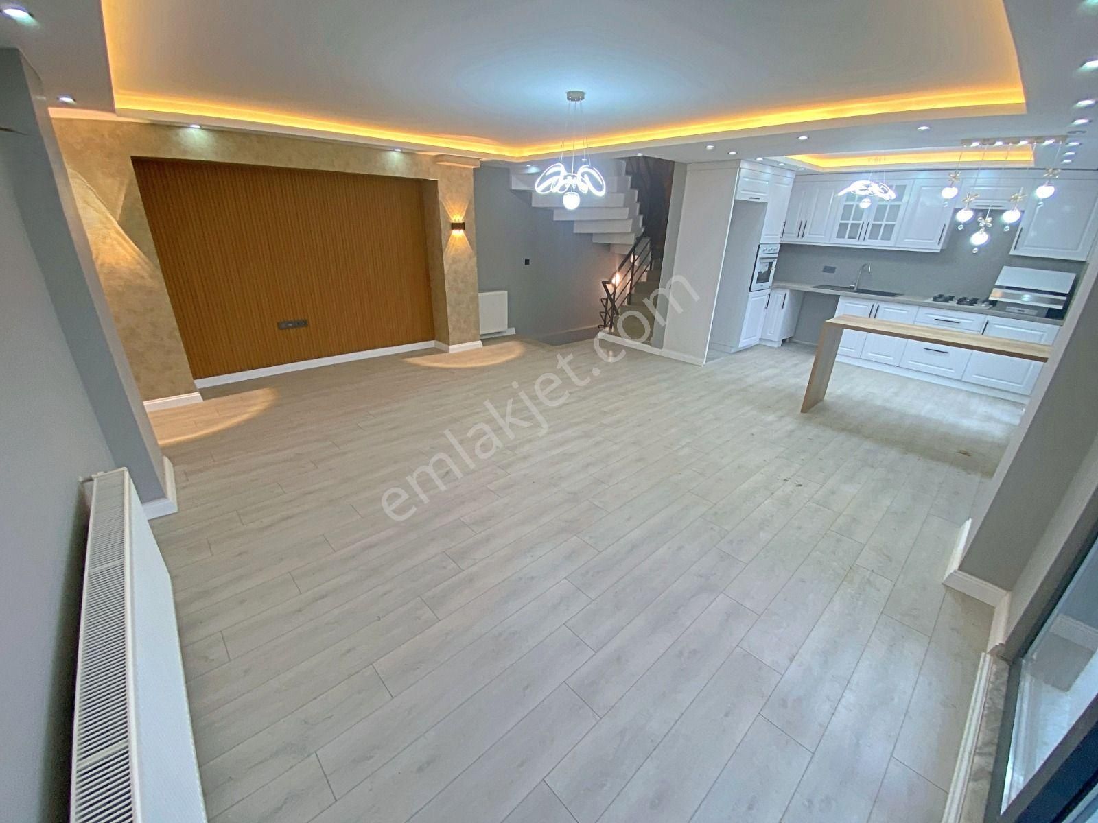 Edremit Merkezde Sıfır 5+1, 3 Katlı, Bahçeli, Doğalgazlı Satılık Villa - Görsel 3