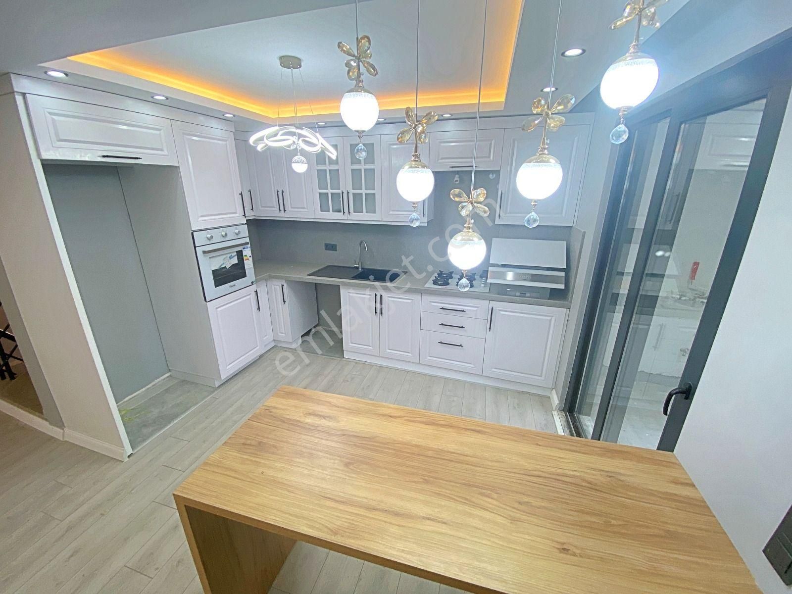 Edremit Merkezde Sıfır 5+1, 3 Katlı, Bahçeli, Doğalgazlı Satılık Villa - Görsel 4