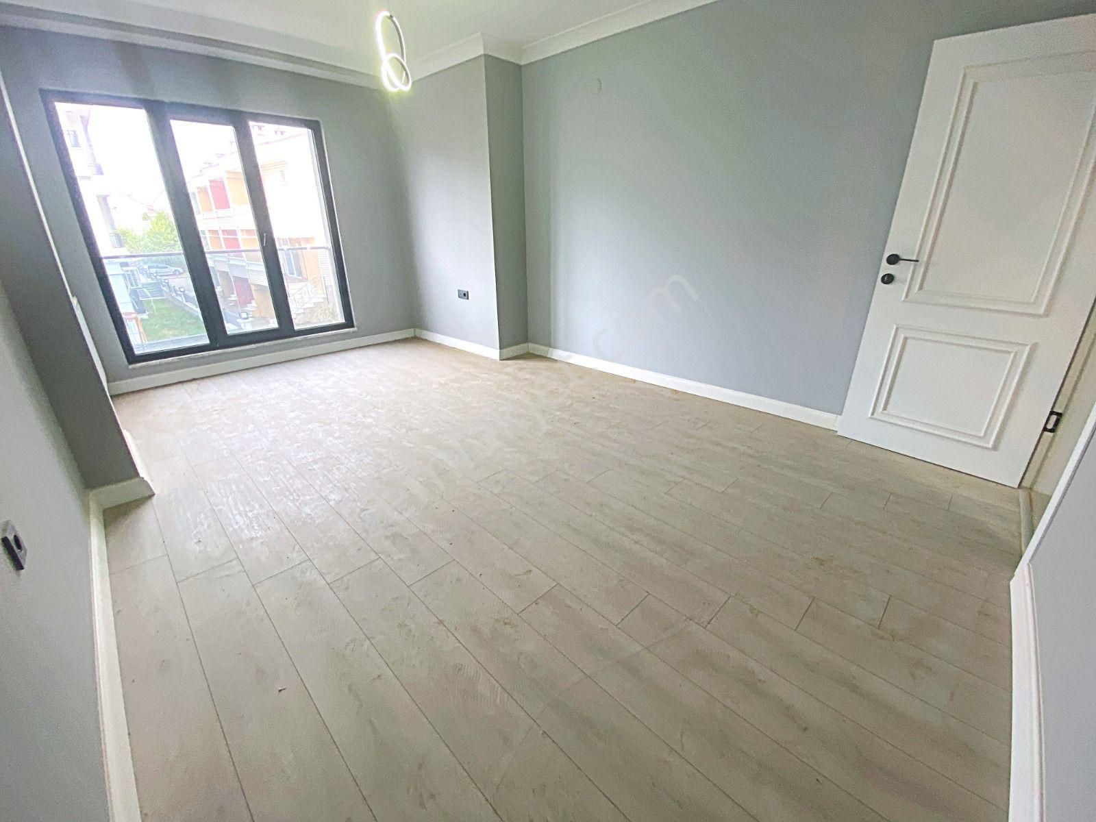 Edremit Merkezde Sıfır 5+1, 3 Katlı, Bahçeli, Doğalgazlı Satılık Villa - Görsel 18