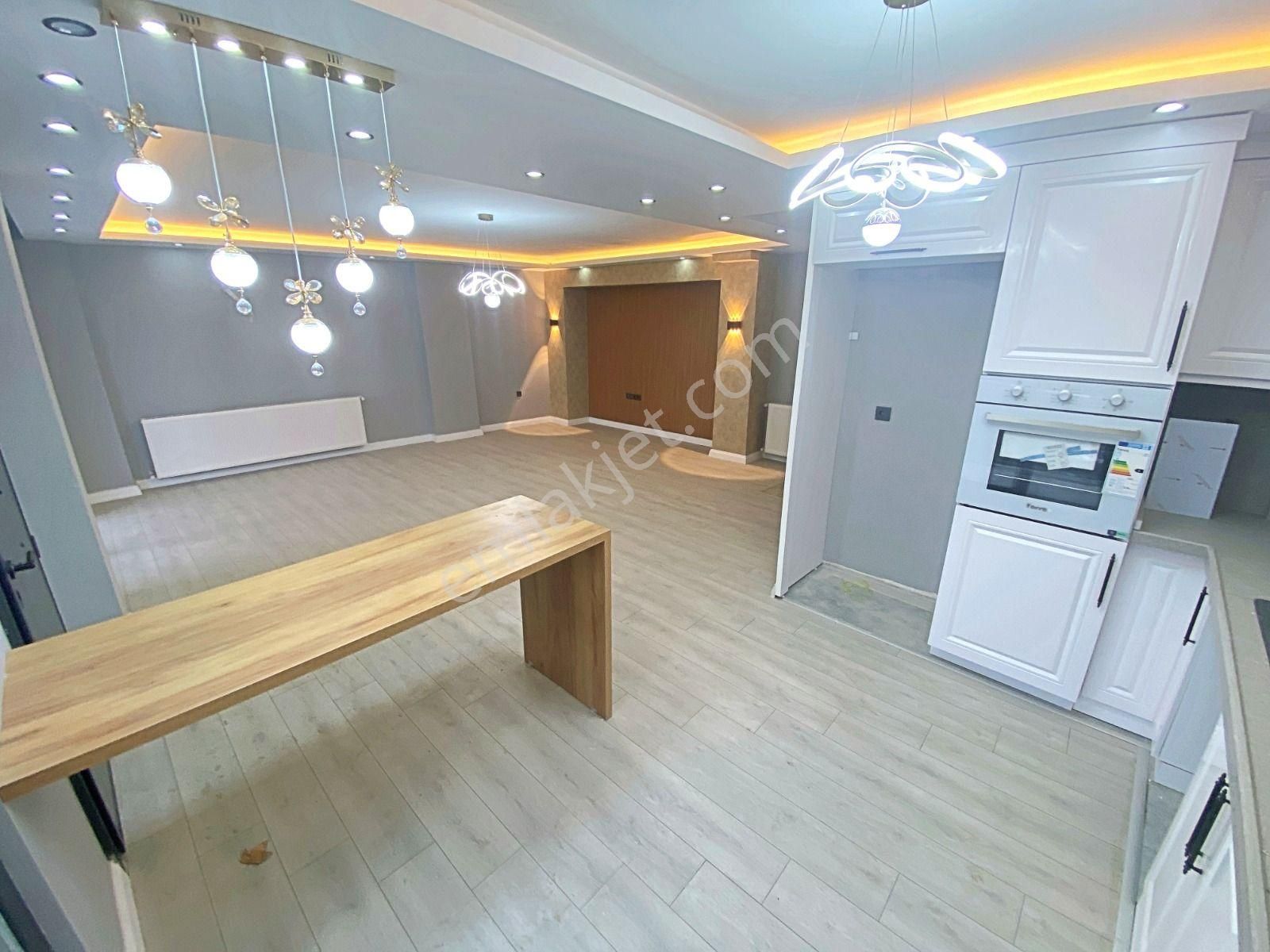 Edremit Merkezde Sıfır 5+1, 3 Katlı, Bahçeli, Doğalgazlı Satılık Villa - Görsel 13