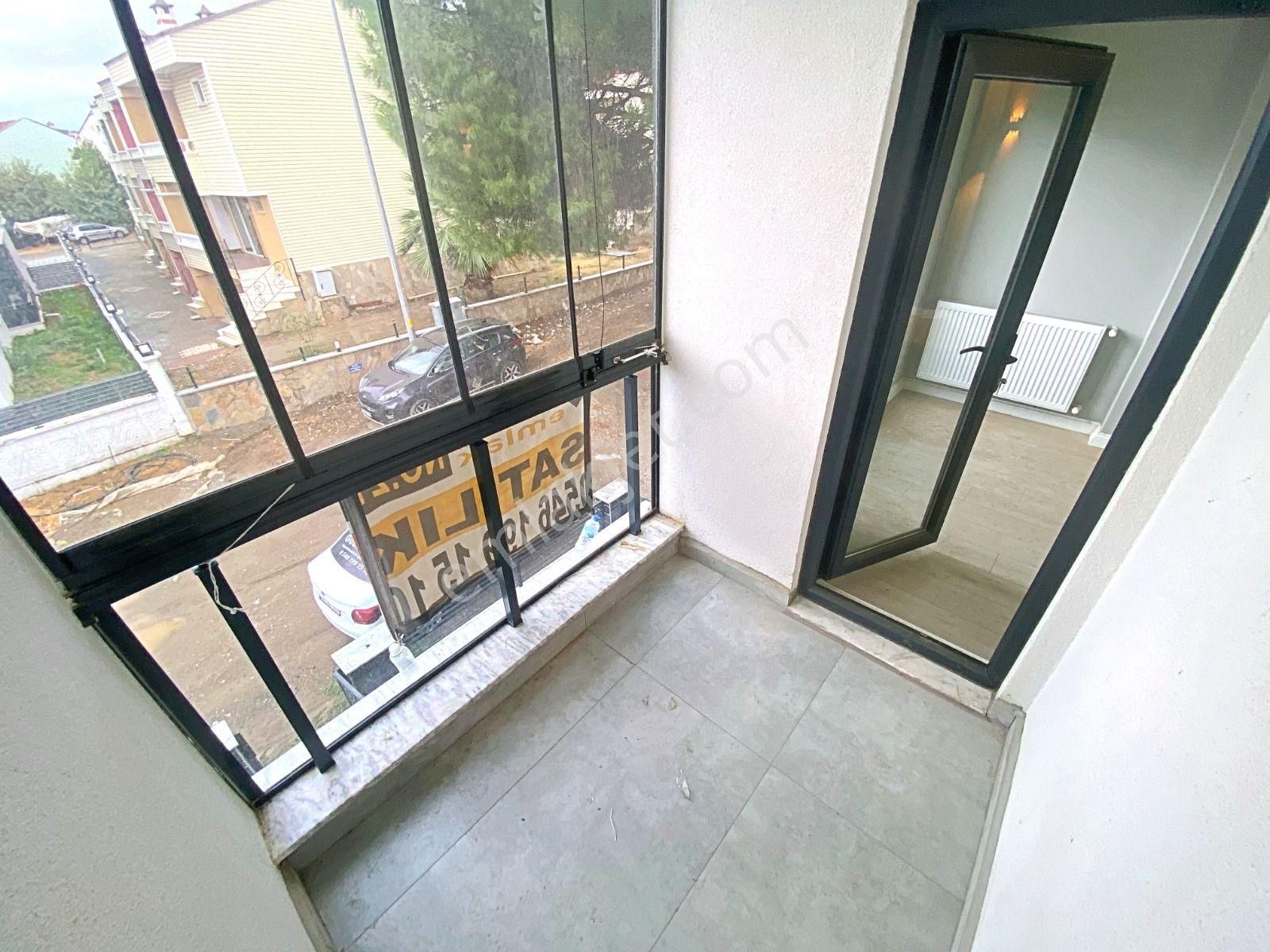 Edremit Merkezde Sıfır 5+1, 3 Katlı, Bahçeli, Doğalgazlı Satılık Villa - Görsel 24