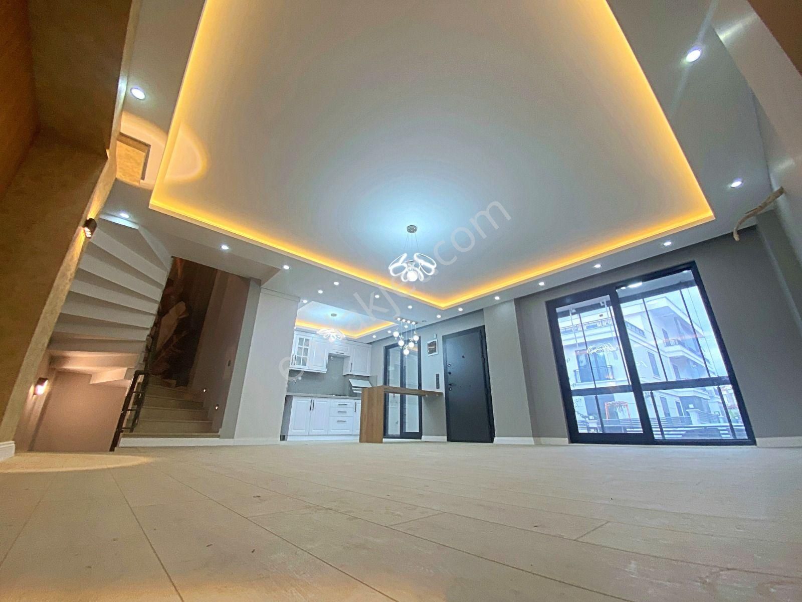 Edremit Merkezde Sıfır 5+1, 3 Katlı, Bahçeli, Doğalgazlı Satılık Villa