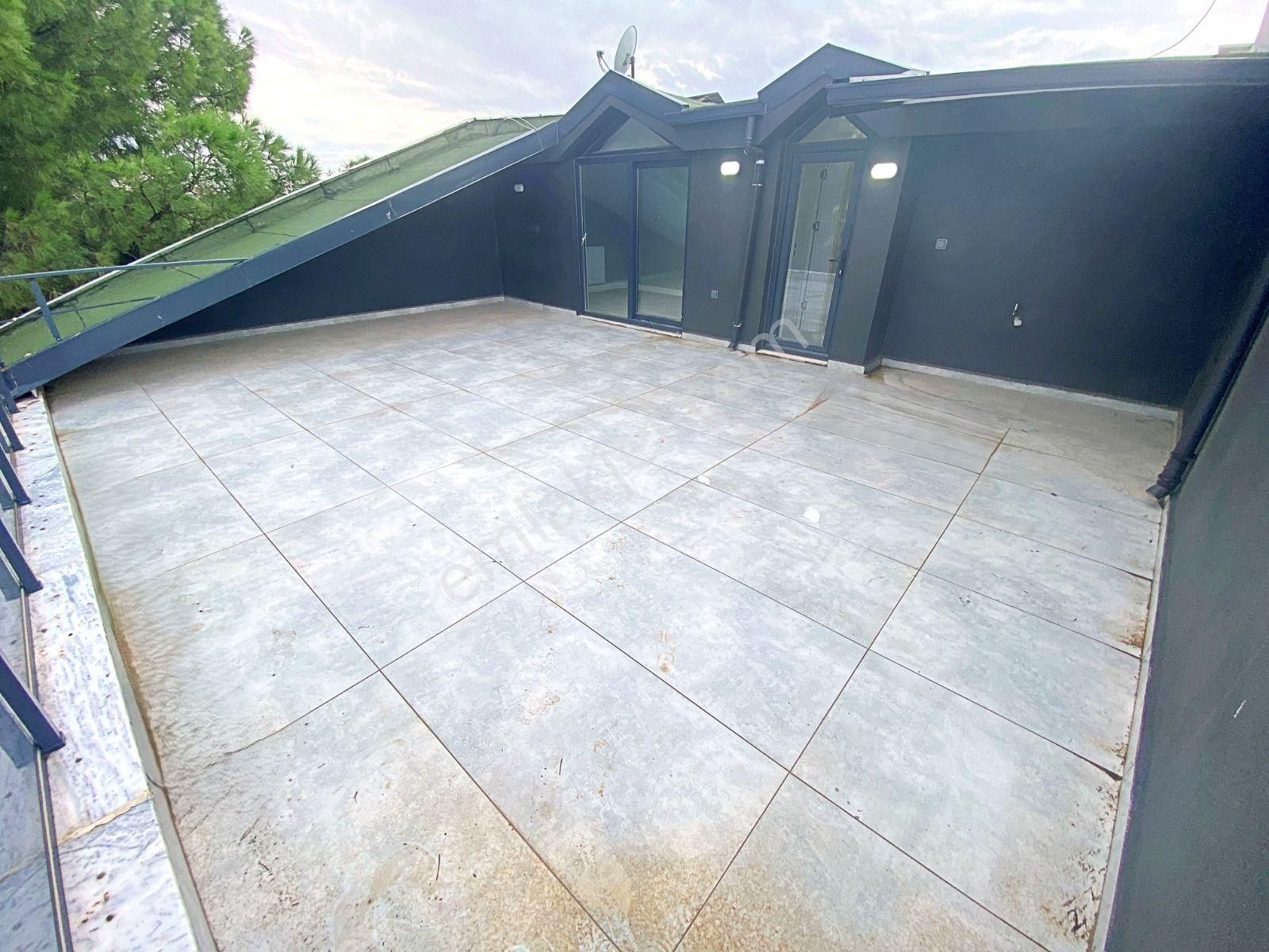 Edremit Merkezde Sıfır 5+1, 3 Katlı, Bahçeli, Doğalgazlı Satılık Villa - Görsel 27