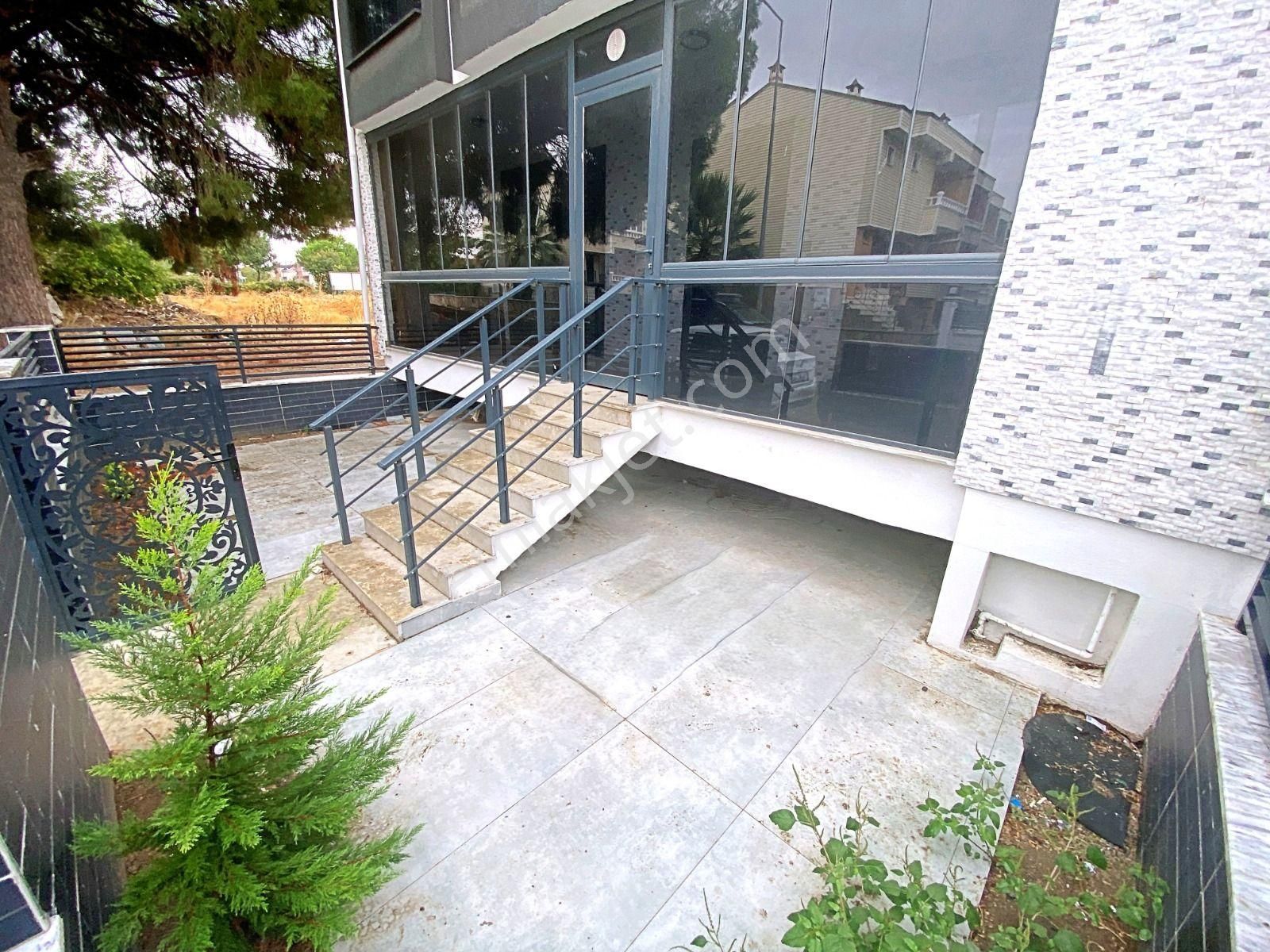 Edremit Merkezde Sıfır 5+1, 3 Katlı, Bahçeli, Doğalgazlı Satılık Villa - Görsel 29