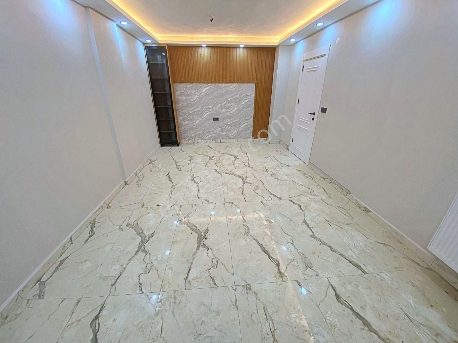 Edremit Merkezde Sıfır 5+1, 3 Katlı, Bahçeli, Doğalgazlı Satılık Villa - Görsel 14