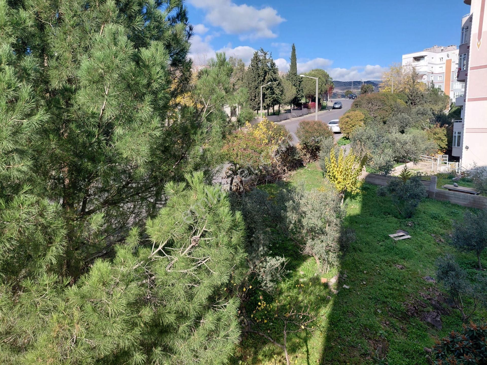 Bornova Evka 4 2+1 Açık Mutfak Doğalgazlı Kiralık Daire - Görsel 2