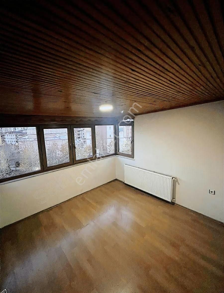 Pendik Esenler'de Ahşap Detaylı Şık 2+1 Kiralık Daire - Görsel 31
