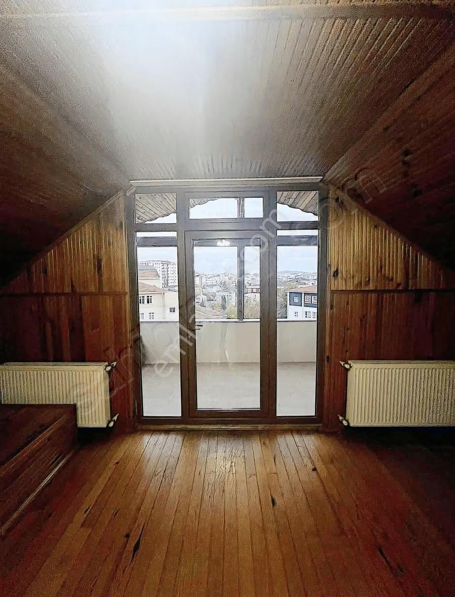 Pendik Esenler'de Ahşap Detaylı Şık 2+1 Kiralık Daire