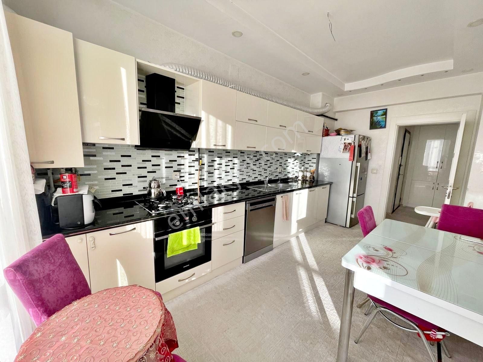 Karacaahmet'te Merkezi Konumda Cam Balkonlu Ara Kat Lüx 3+1