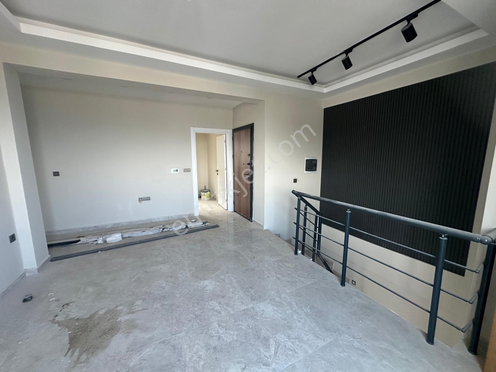 Deniz Manzaralı Bahçe Kullanımlı Dubleks 2+1 Daire - Görsel 8