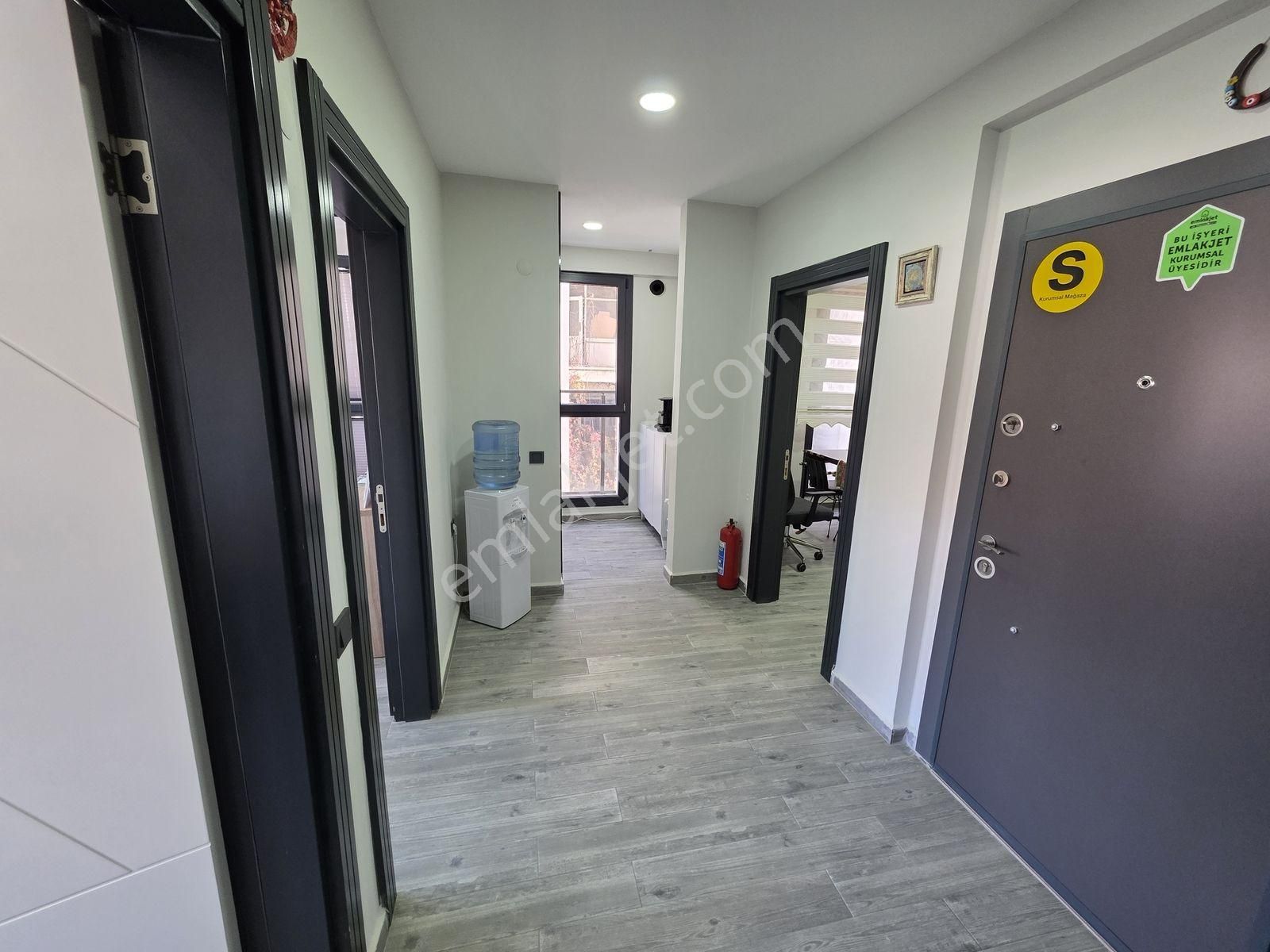 Kuşadası Merkezde Kiralık Geniş Her Şey Uygun Ofis & Büro - Görsel 8