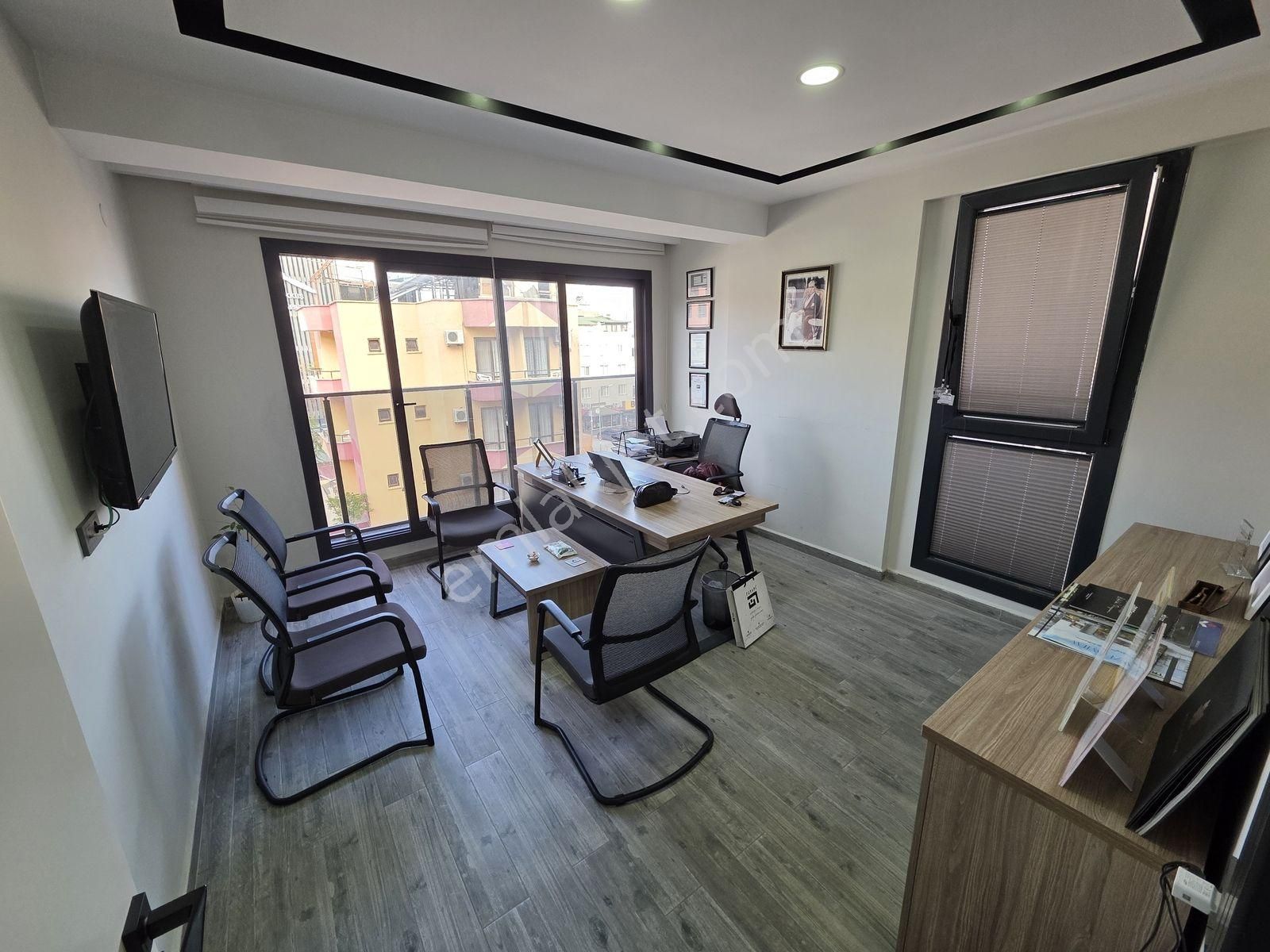 Kuşadası Merkezde Kiralık Geniş Her Şey Uygun Ofis & Büro - Görsel 2