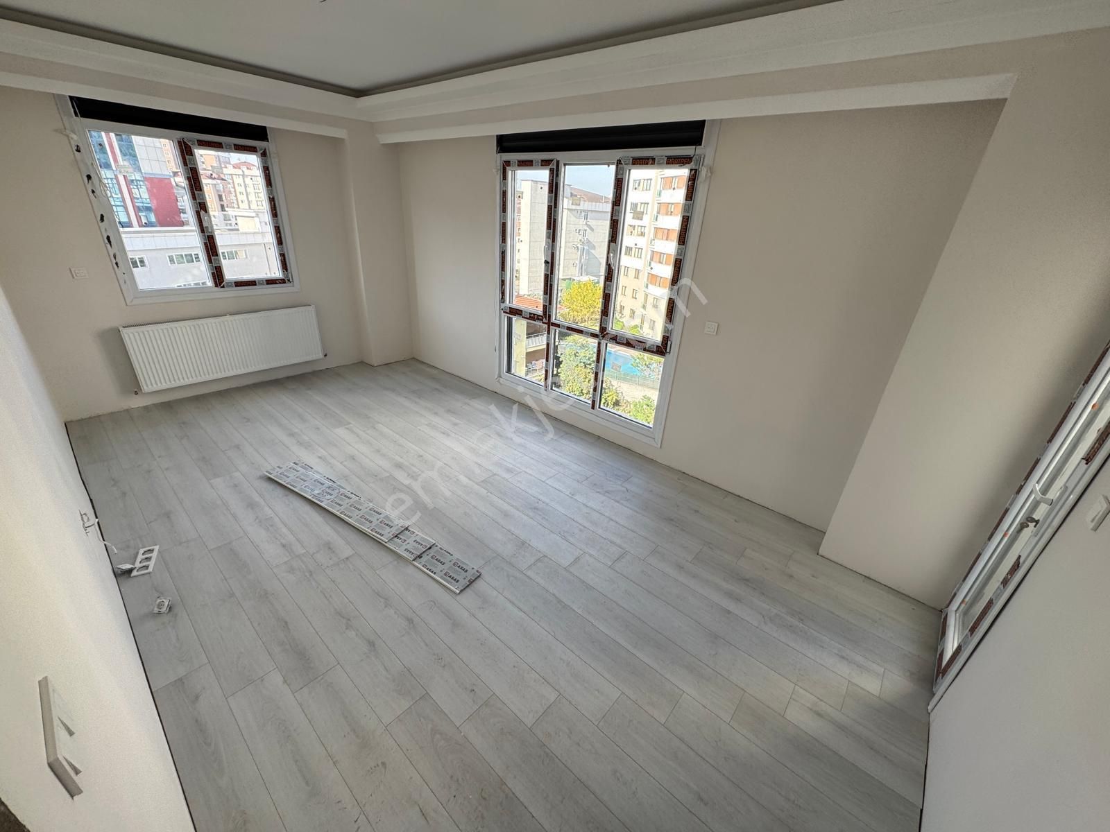 Sıfır Binada - Açık Kapalı Otoparklı - E5 Metro Yakınında Satılık 2+1 Daireler - Görsel 6