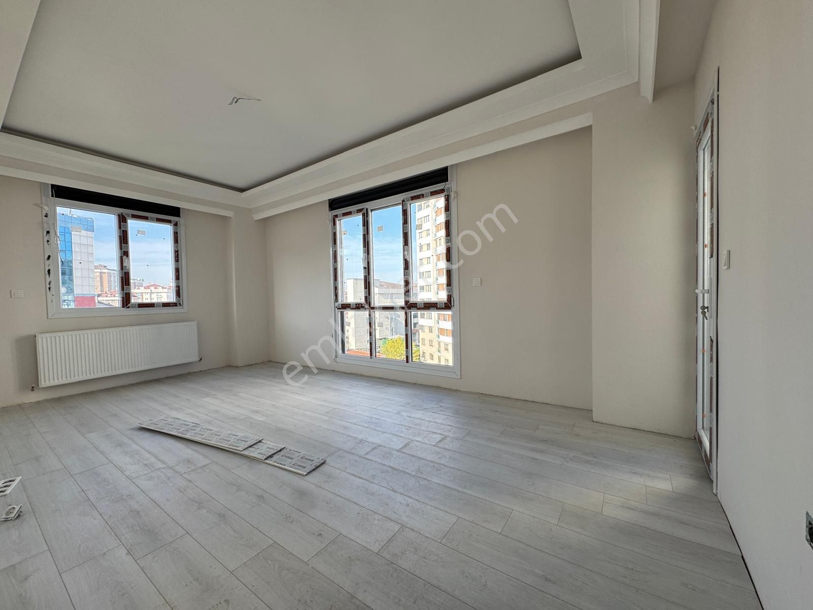 Sıfır Binada - Açık Kapalı Otoparklı - E5 Metro Yakınında Satılık 2+1 Daireler