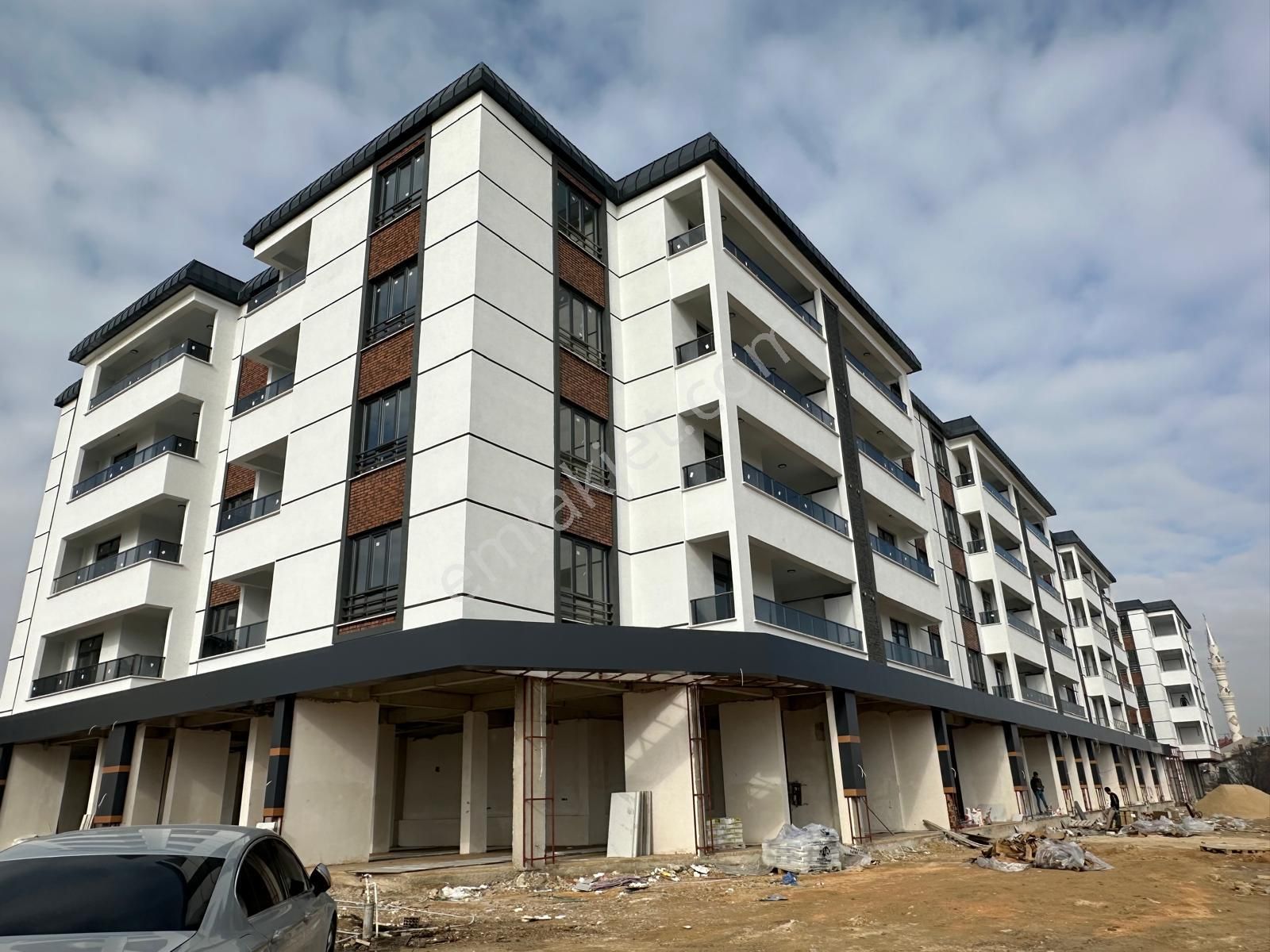 Uluğbey Mah Antalya Çevre Yoluna Sıfır 3+1 Satılık Daire