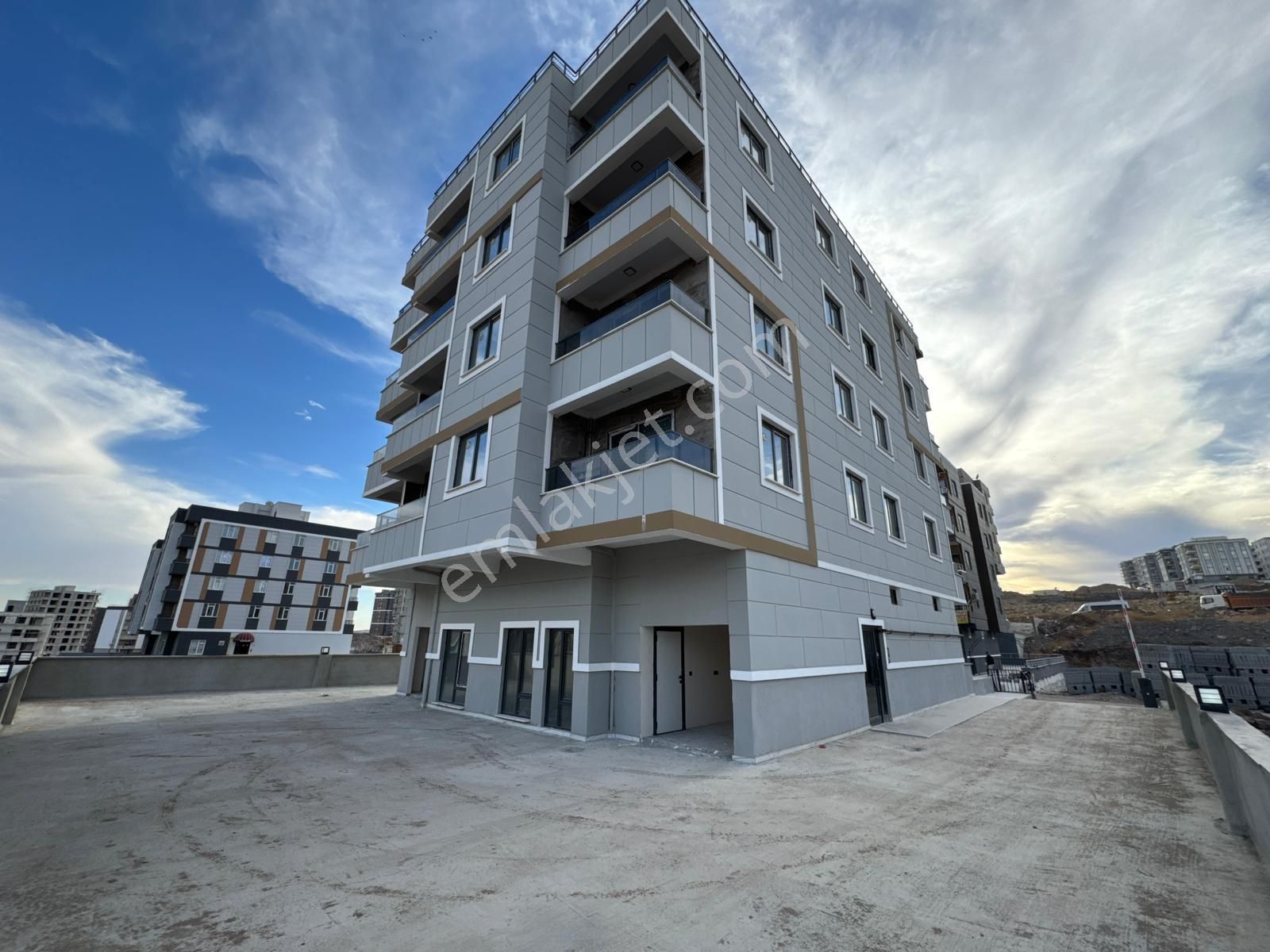 World İlkevim'den Yerden Isıtma&kapalı Otopark Kiralık Daire