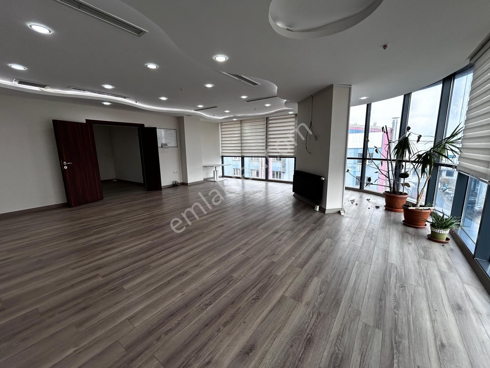 Corner Offıce 2+1 100 M2 Lüks Yapılı Kiralık Ofis