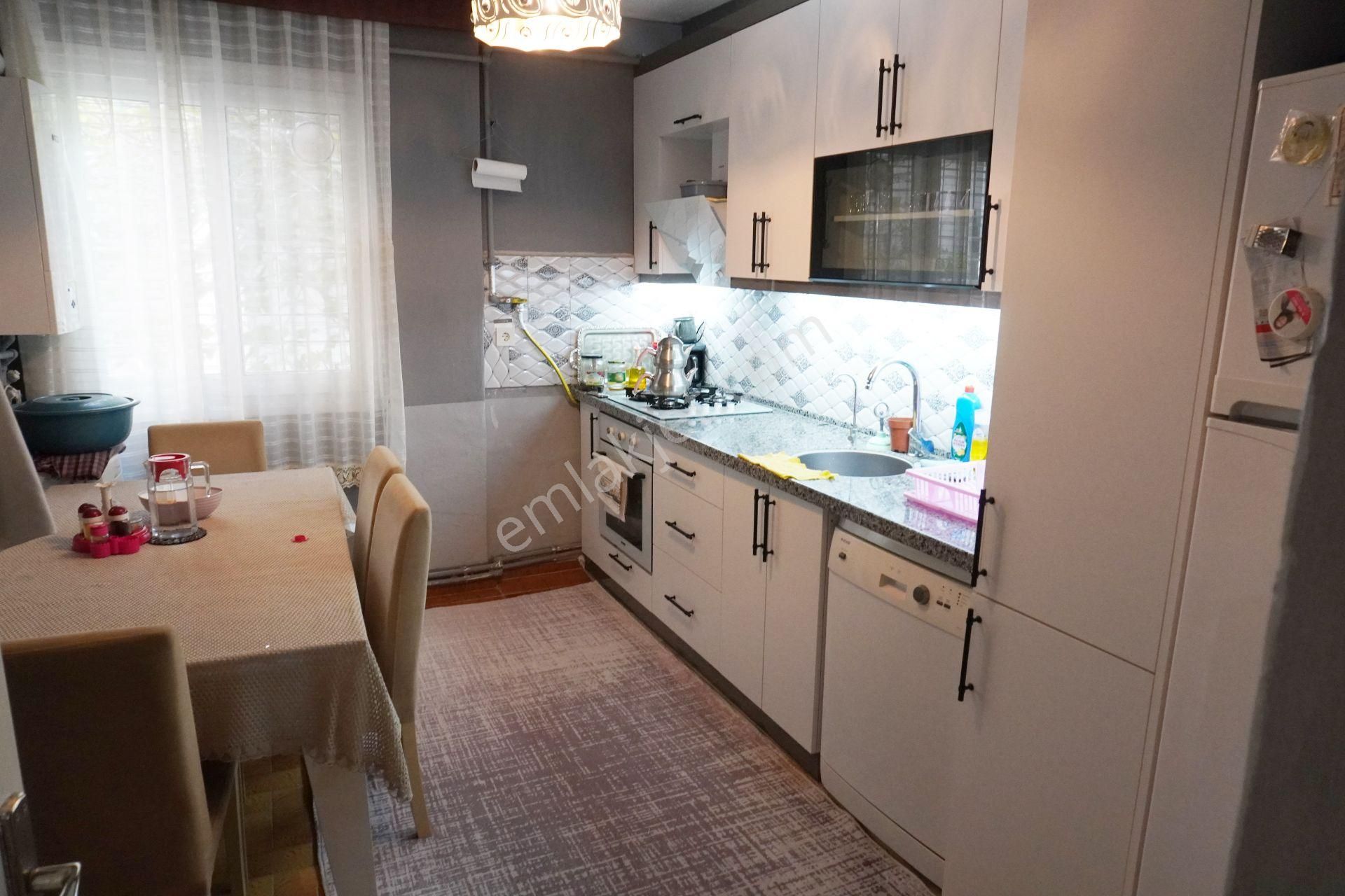 Güzeltepede Satılık 175m2 Arsa Üzerinde 4katlı Bina Çiğliserkan