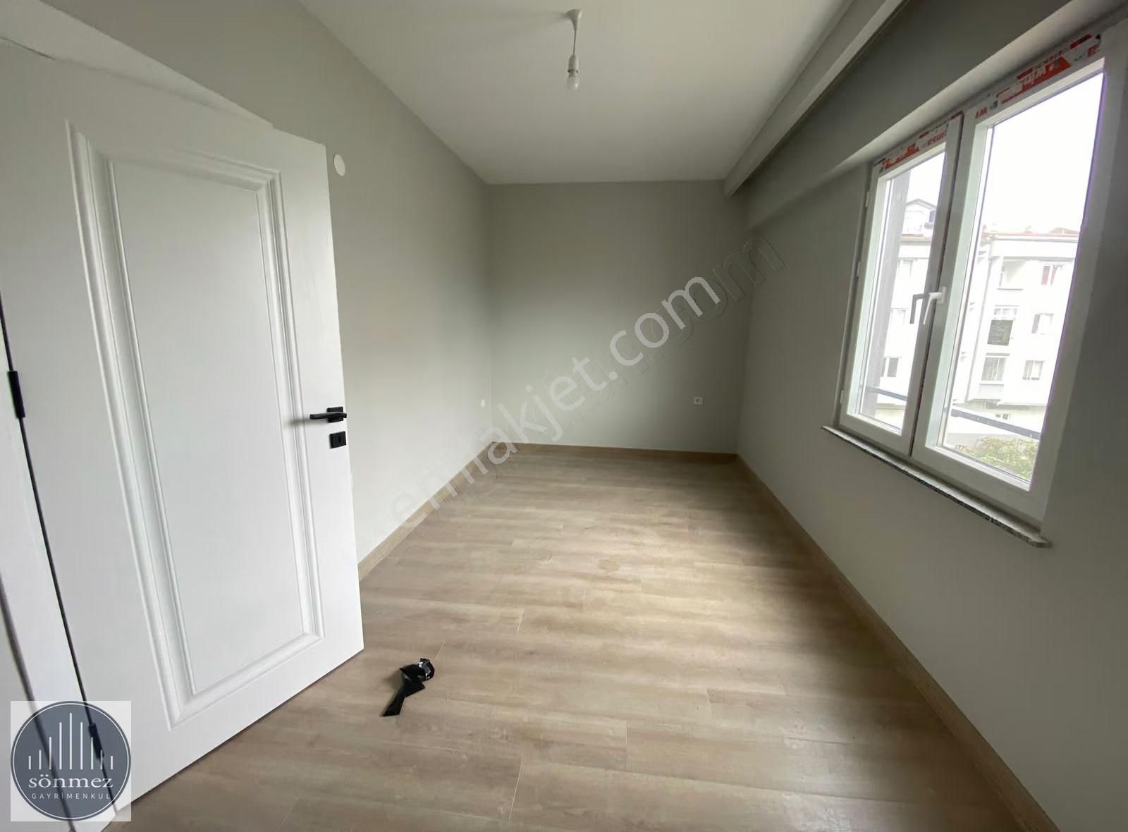 Sönmez'den Akyazı Rus Pazarı Kavşağı Sıfır Kiralık Ofisler