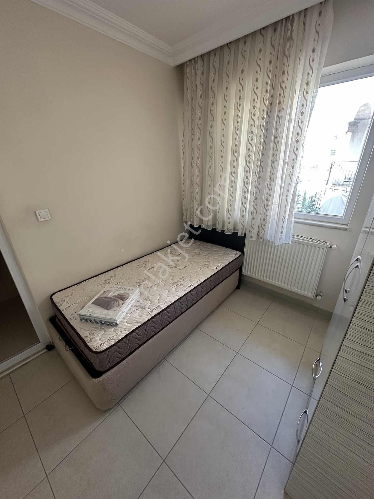 Üniversiteye Yakın Konumda Ara Kat Balkonlu 1+1 Eşyalı Apart! - Görsel 9