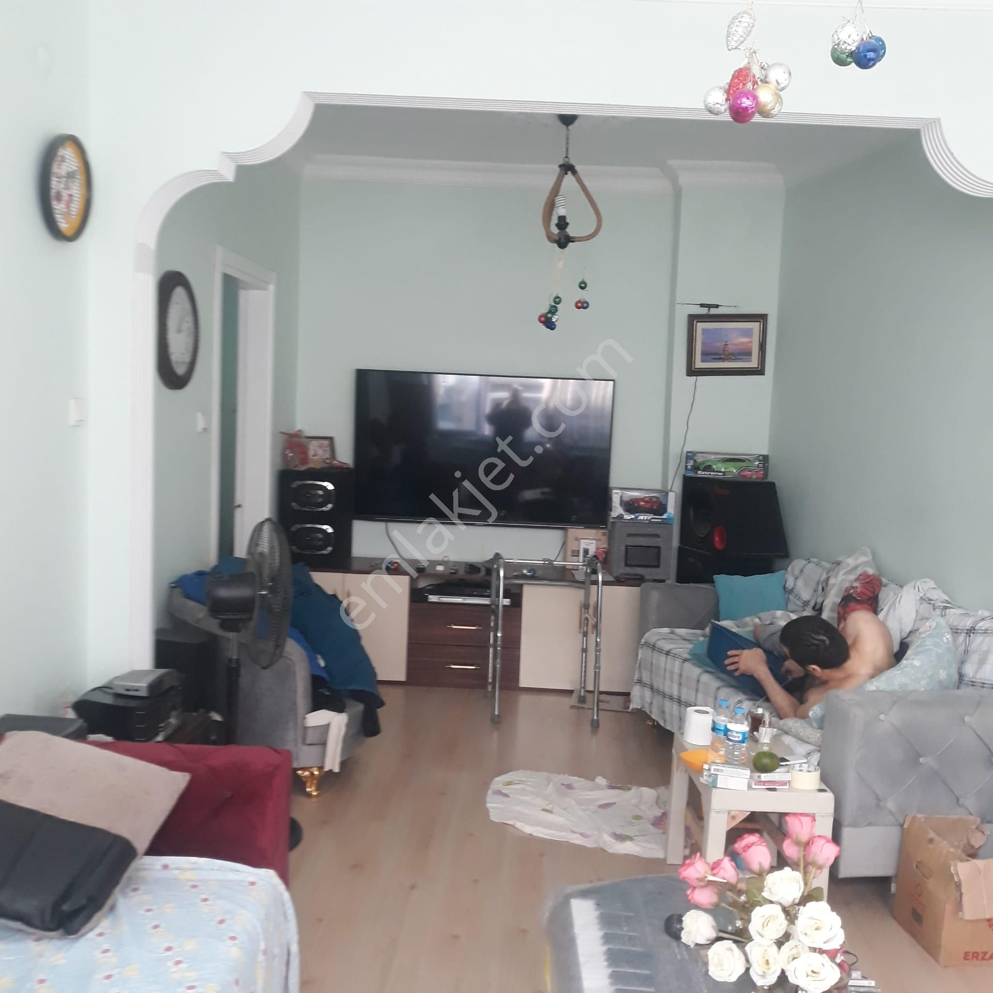 Cerrahpaşa Gayrimenkul Den 2+1 Giriş Kat