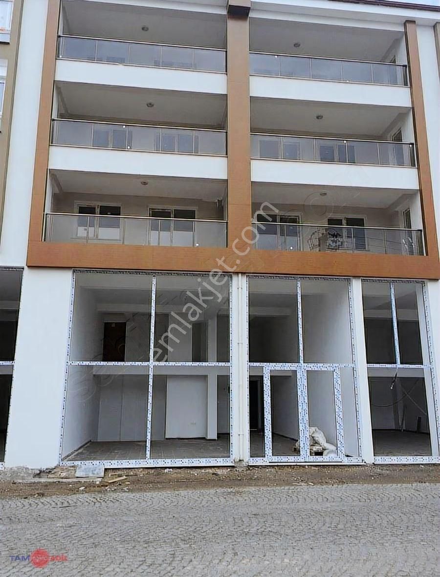 Bergama Eshot Garajı Karşısında Satılık İş Yeri