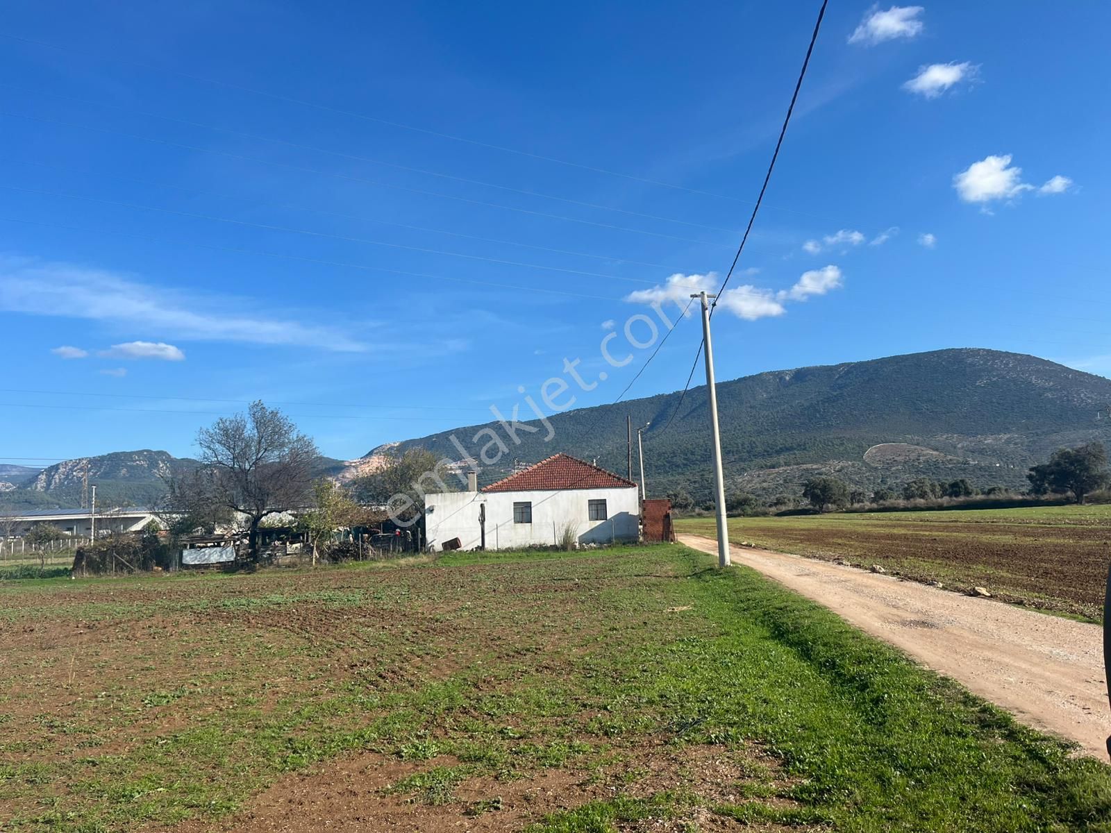 Beçin'de İmara Çok Yakın, Kupon Niteliğinde 6.168 M² Tarla