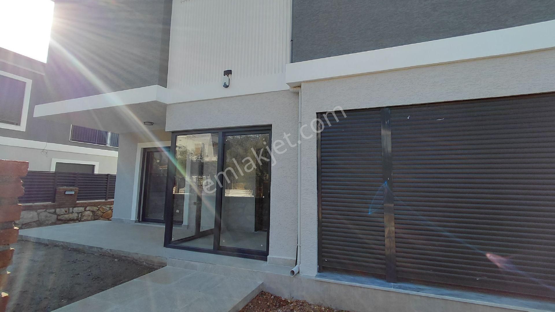 Abük Merkezde Müstalil ,havuzlu ,otoparklı,bahçeli 3+1 Villa - Görsel 12