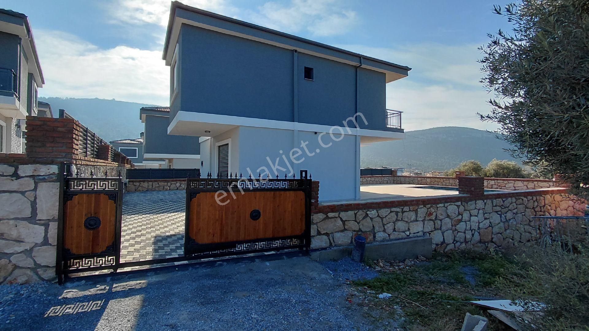 Abük Merkezde Müstalil ,havuzlu ,otoparklı,bahçeli 3+1 Villa - Görsel 3