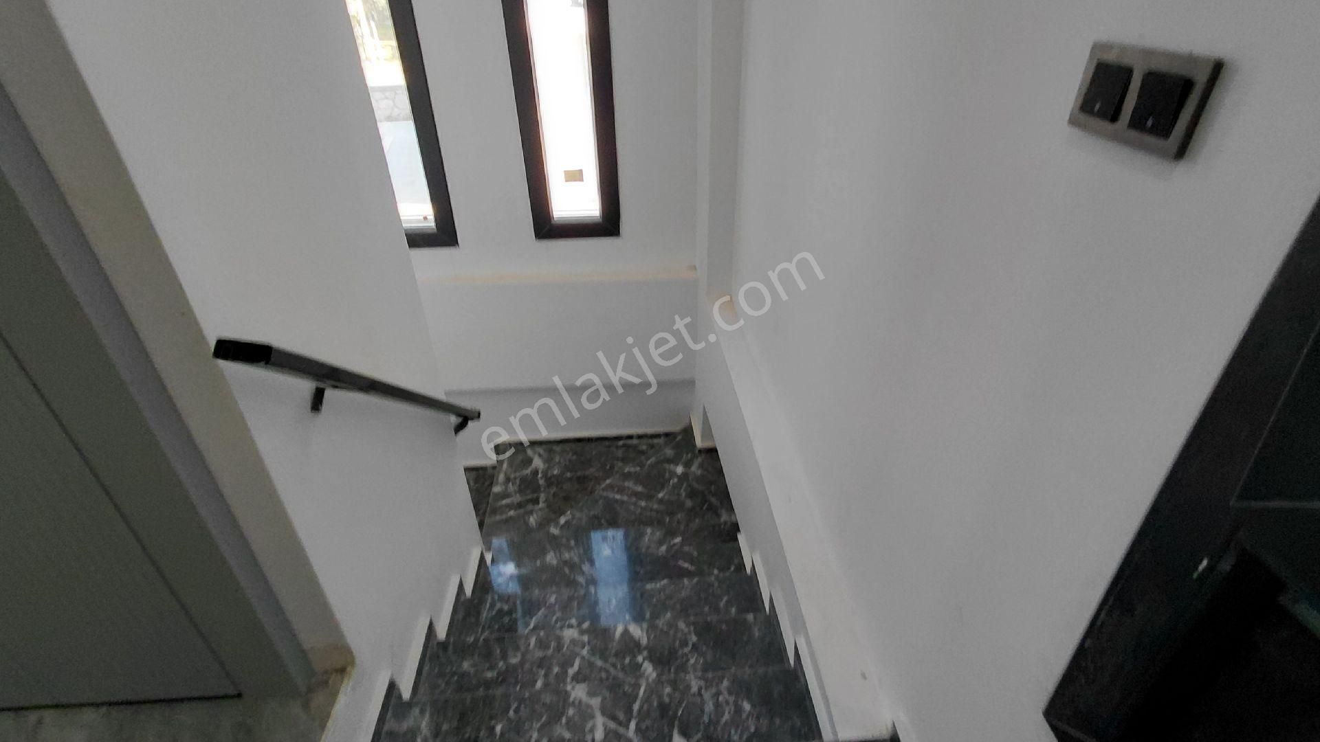 Abük Merkezde Müstalil ,havuzlu ,otoparklı,bahçeli 3+1 Villa - Görsel 16