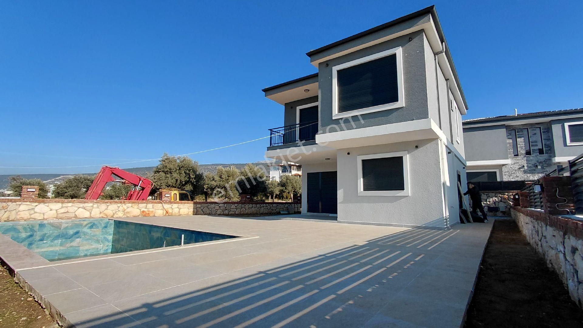 Abük Merkezde Müstalil ,havuzlu ,otoparklı,bahçeli 3+1 Villa